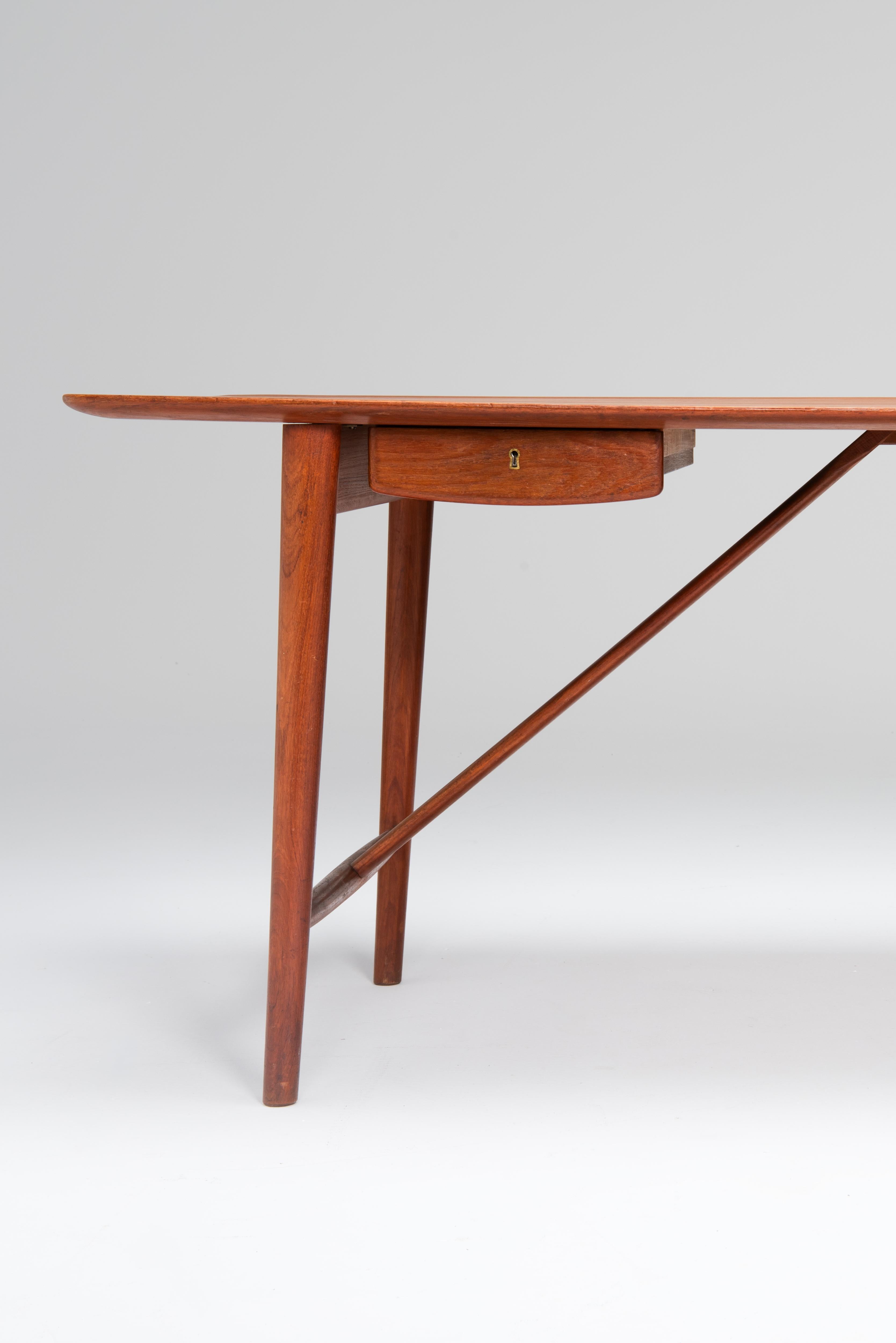 Desk Model '310' In Solid Teak Peter Hvidt & Orla Mølgaard Nielsen In Good Condition In Antwerpen, BE
