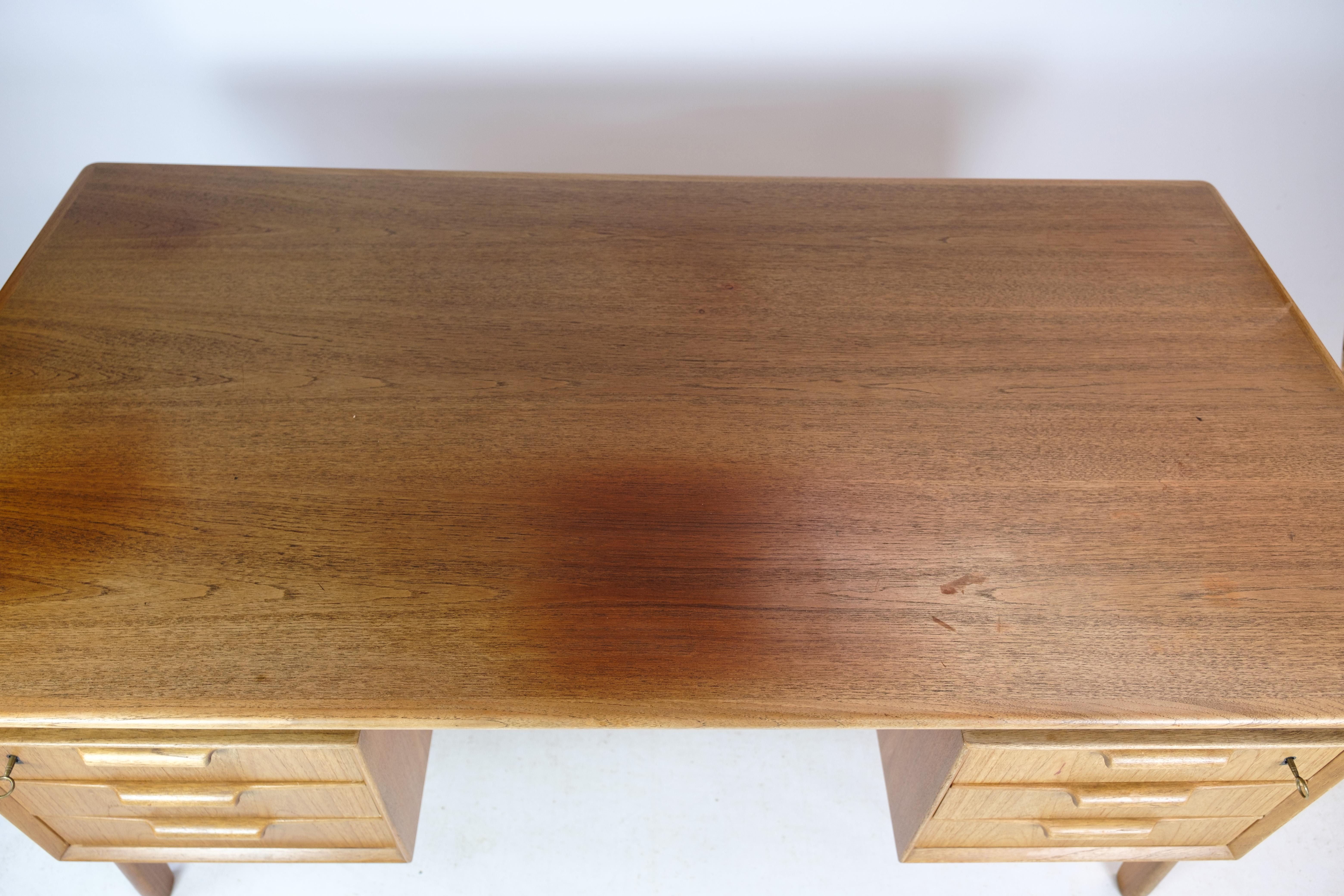 Schreibtisch Modell 75 aus Teakholz, hergestellt von Omann Junior Møbelfabrik aus den 1960er Jahren im Zustand „Gut“ im Angebot in Lejre, DK