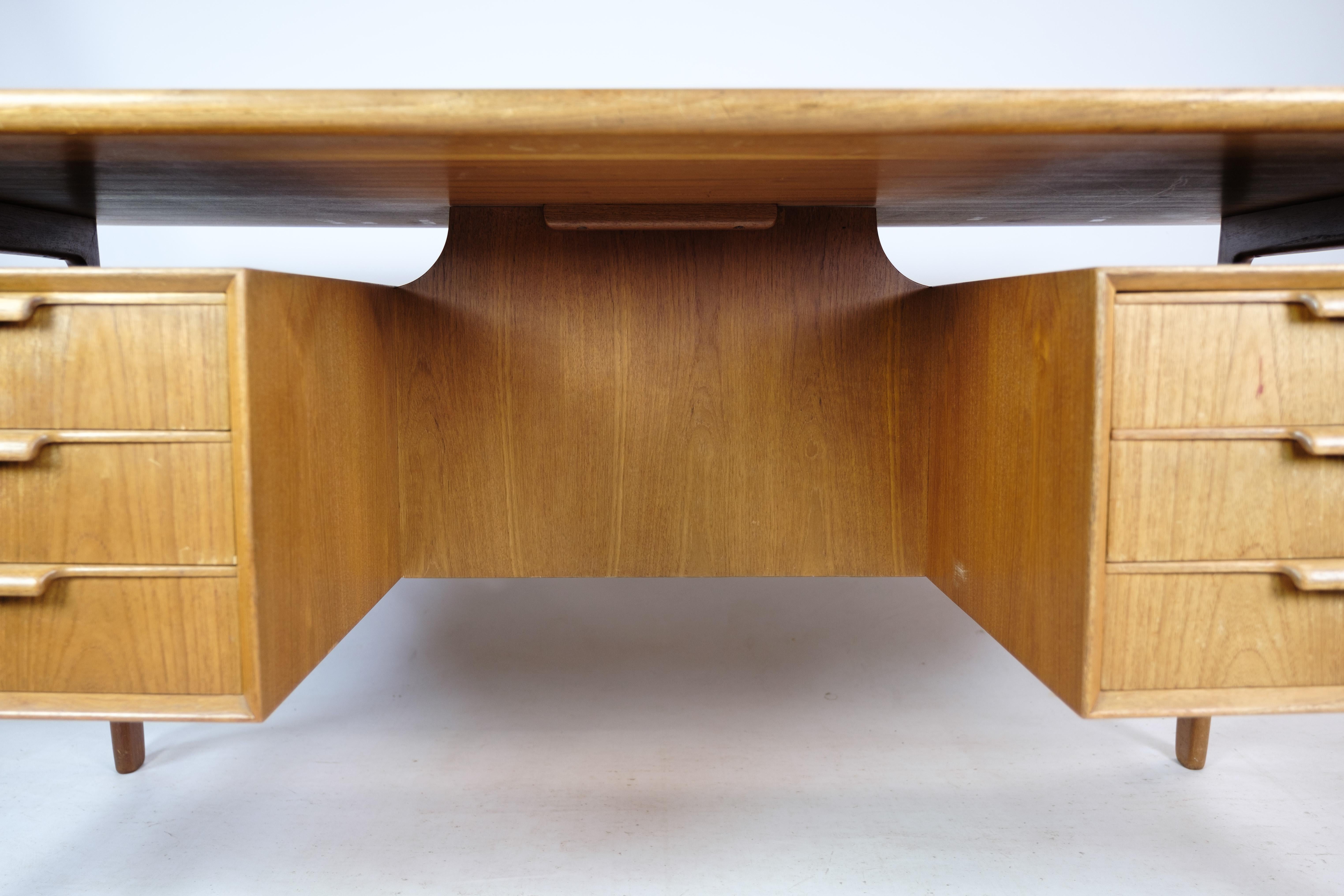 Schreibtisch Modell 75 aus Teakholz, hergestellt von Omann Junior Møbelfabrik aus den 1960er Jahren (Mitte des 20. Jahrhunderts) im Angebot