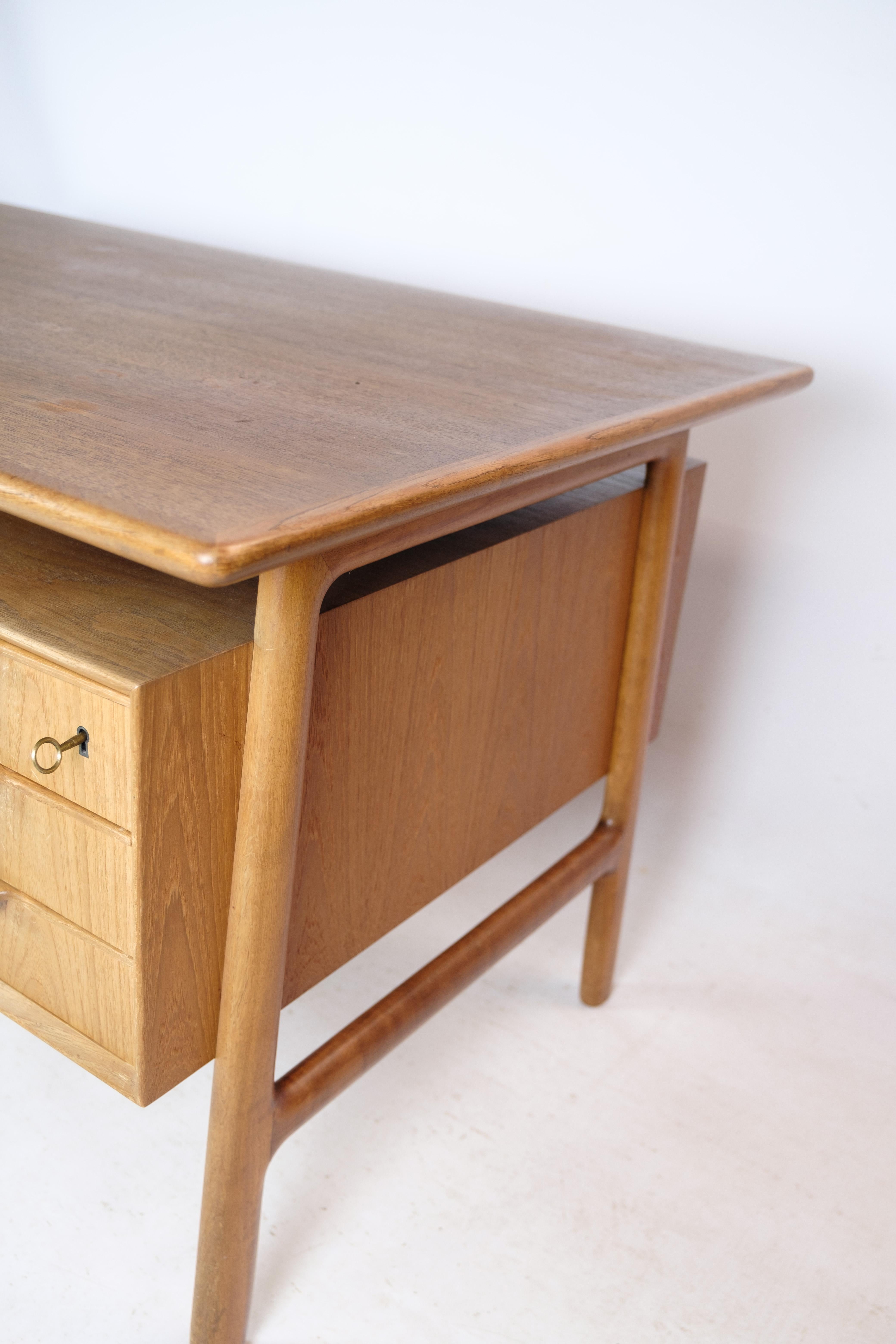 Schreibtisch Modell 75 aus Teakholz, hergestellt von Omann Junior Møbelfabrik aus den 1960er Jahren im Angebot 1