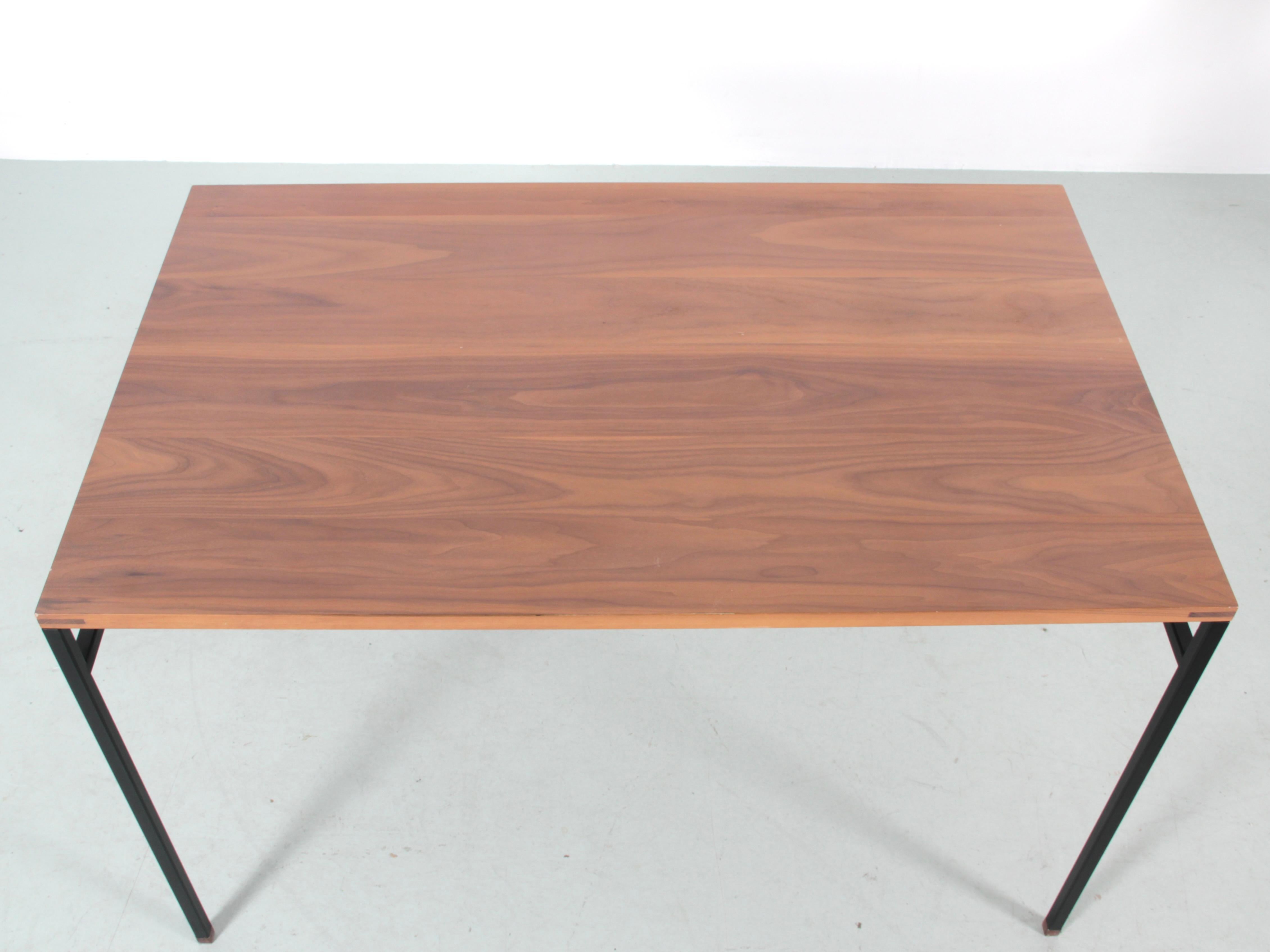 Scrivania modello Cosmopol, in acciaio e noce. 120x60 cm in vendita 1