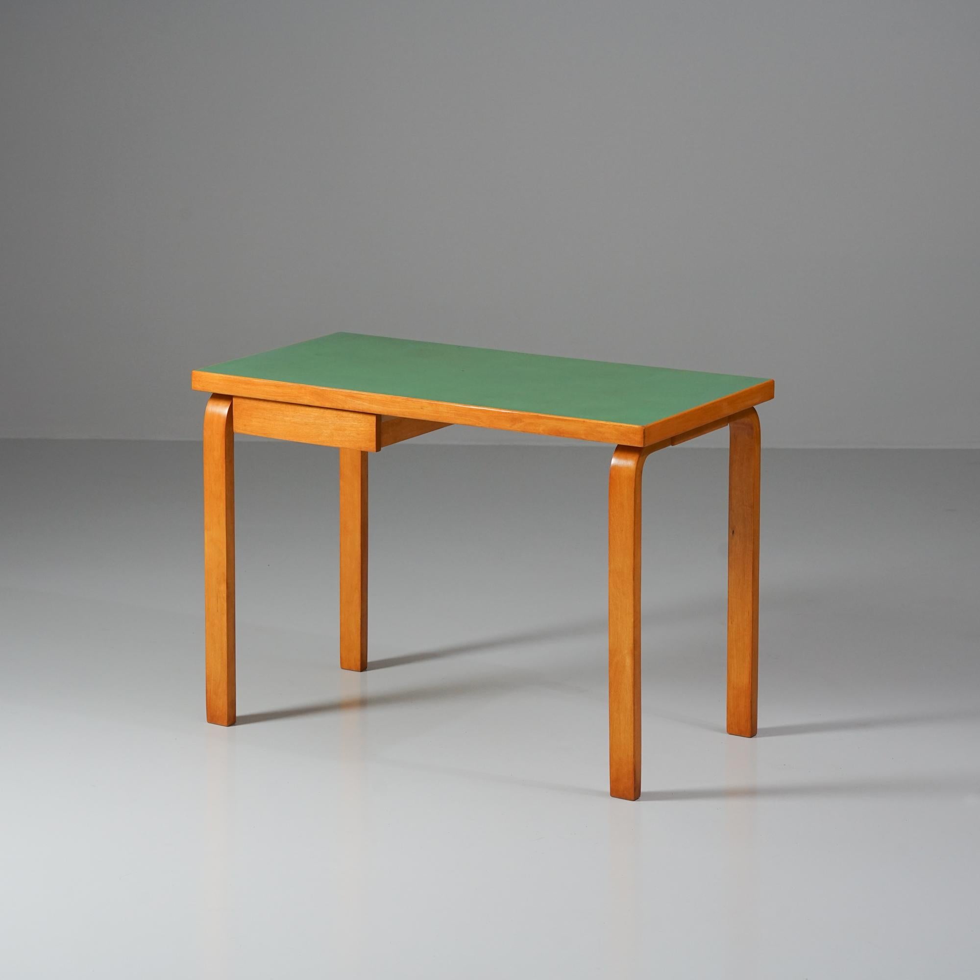 Rare desk Model K81, designed by Alvar Aalto, manufactured by Oy Huonekalu- ja Rakennustyötehdas Ab, 1950/1960s. Beautiful honey colored birch frame with rare color linoleum table top. Good vintage condition, patina and wear consistent with age and