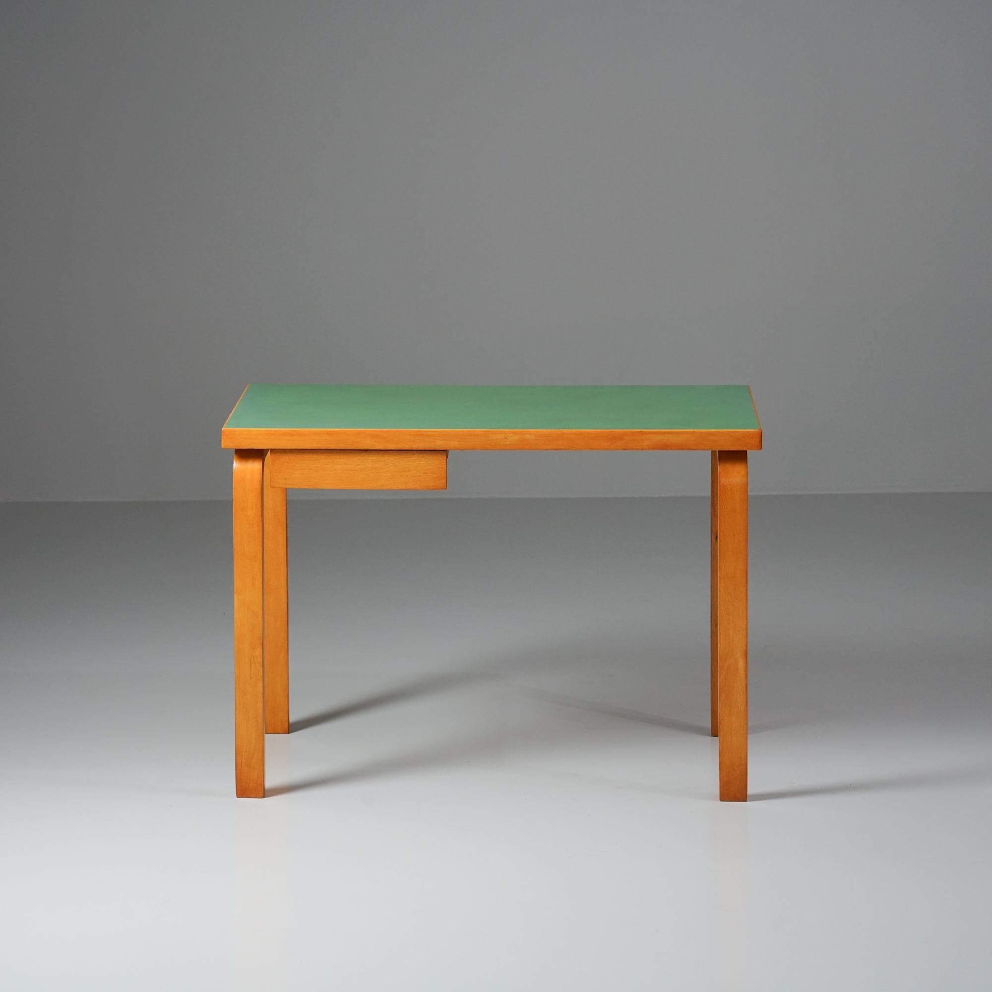 Scandinavian Modern Desk Model K81, Alvar Aalto, Oy Huonekalu- ja Rakennustyötehdas Ab, 1950/1960s