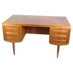 Scrivania di alta qualità in teak realizzata da AP Furniture Svenstrup negli anni '60