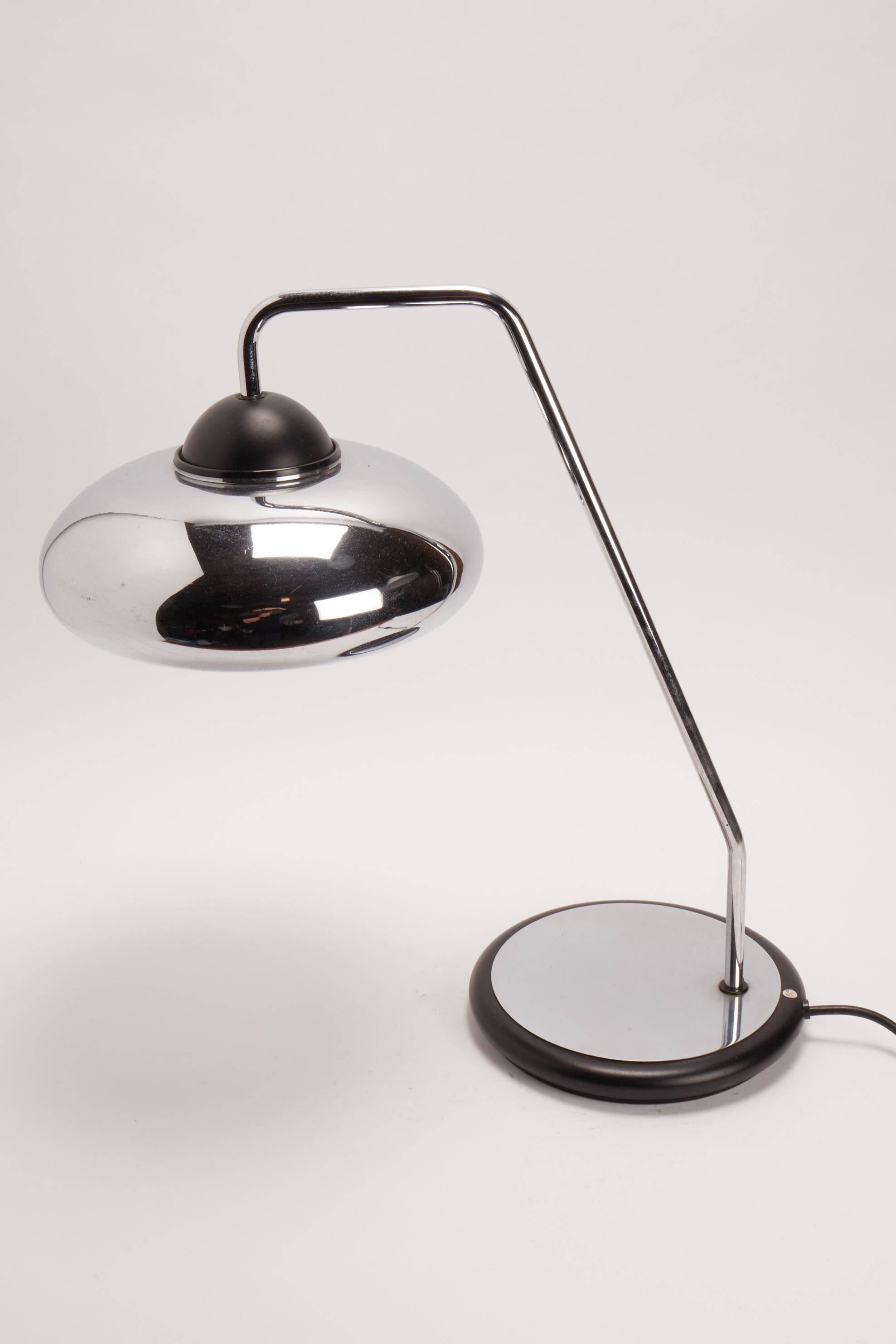 Desk office lamp, Italy 1980.  In Excellent Condition In Milan, IT