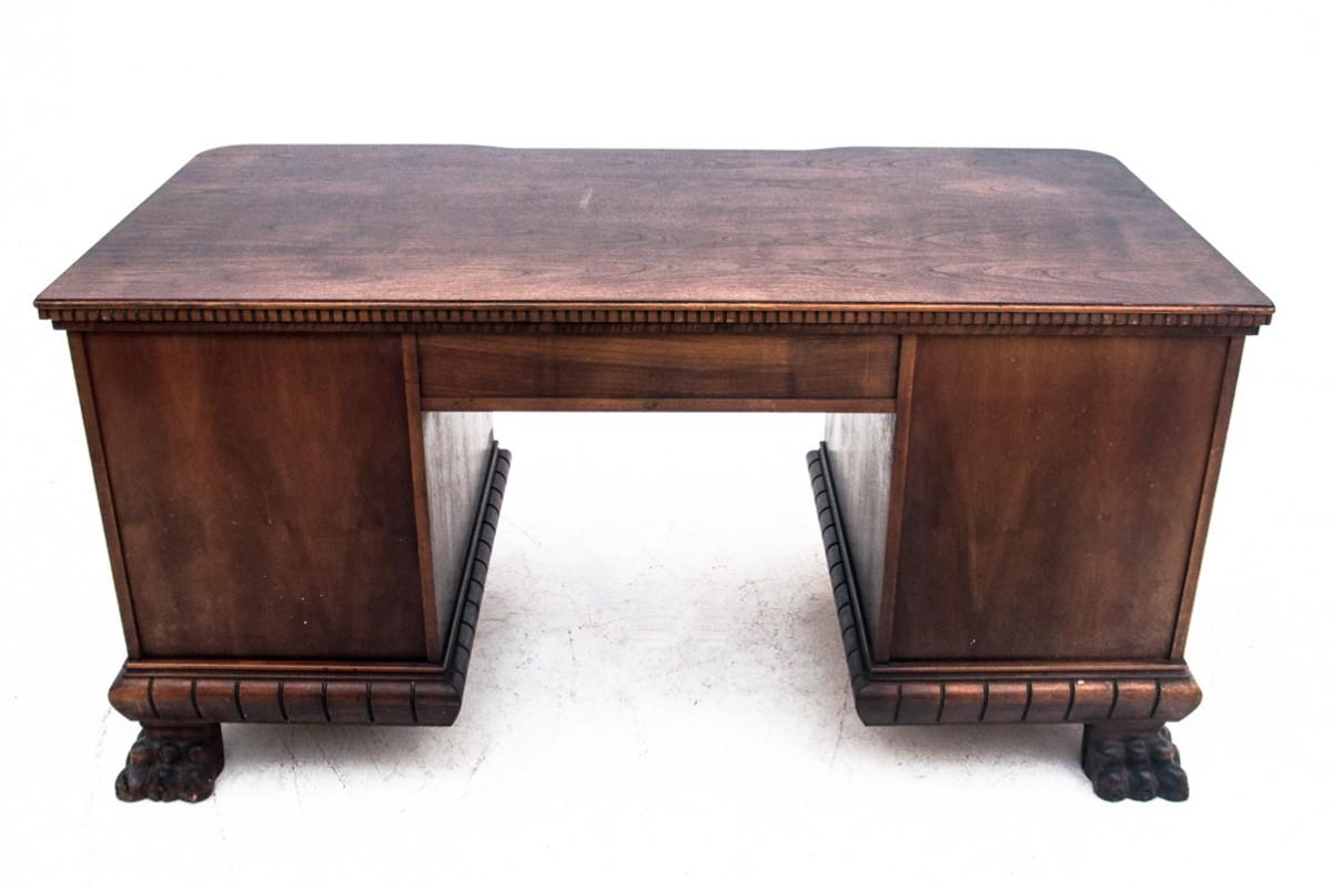 Desk on lion legs, Northern Europe, circa 1920.
Very good condition.
Wood: oak + walnut
dimensions: height 80 cm width 164 cm depth 82 cm.