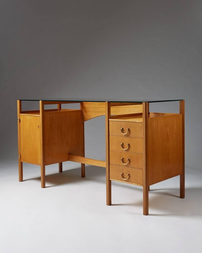 Desk or dressing table designed by Josef Frank for Svenskt Tenn,
Sweden, 1950s.

Mahogany, brass, and glass.