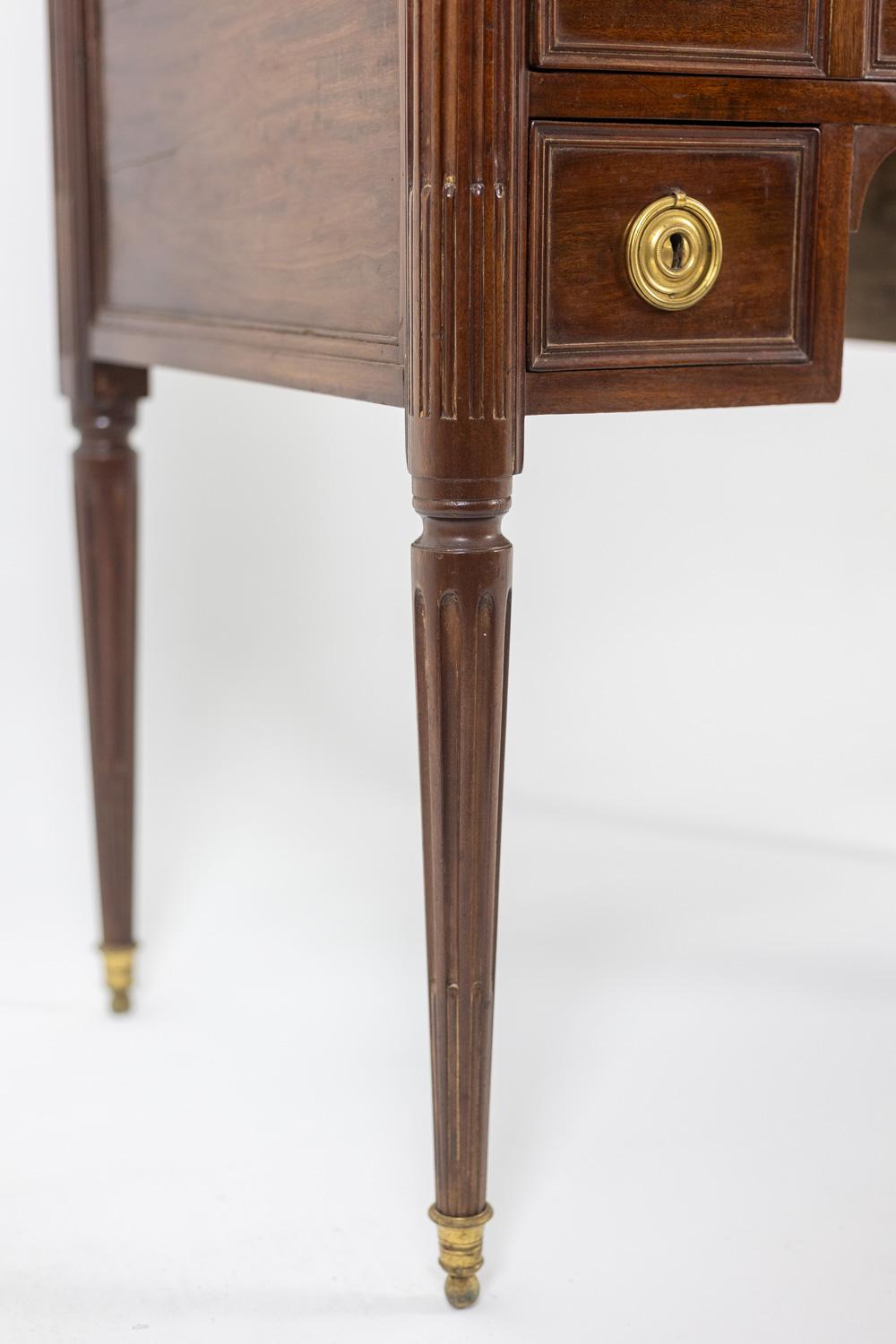 Bureau - ou secrétaire, cylindre, en acajou. Fin du XVIIIe siècle. en vente 8