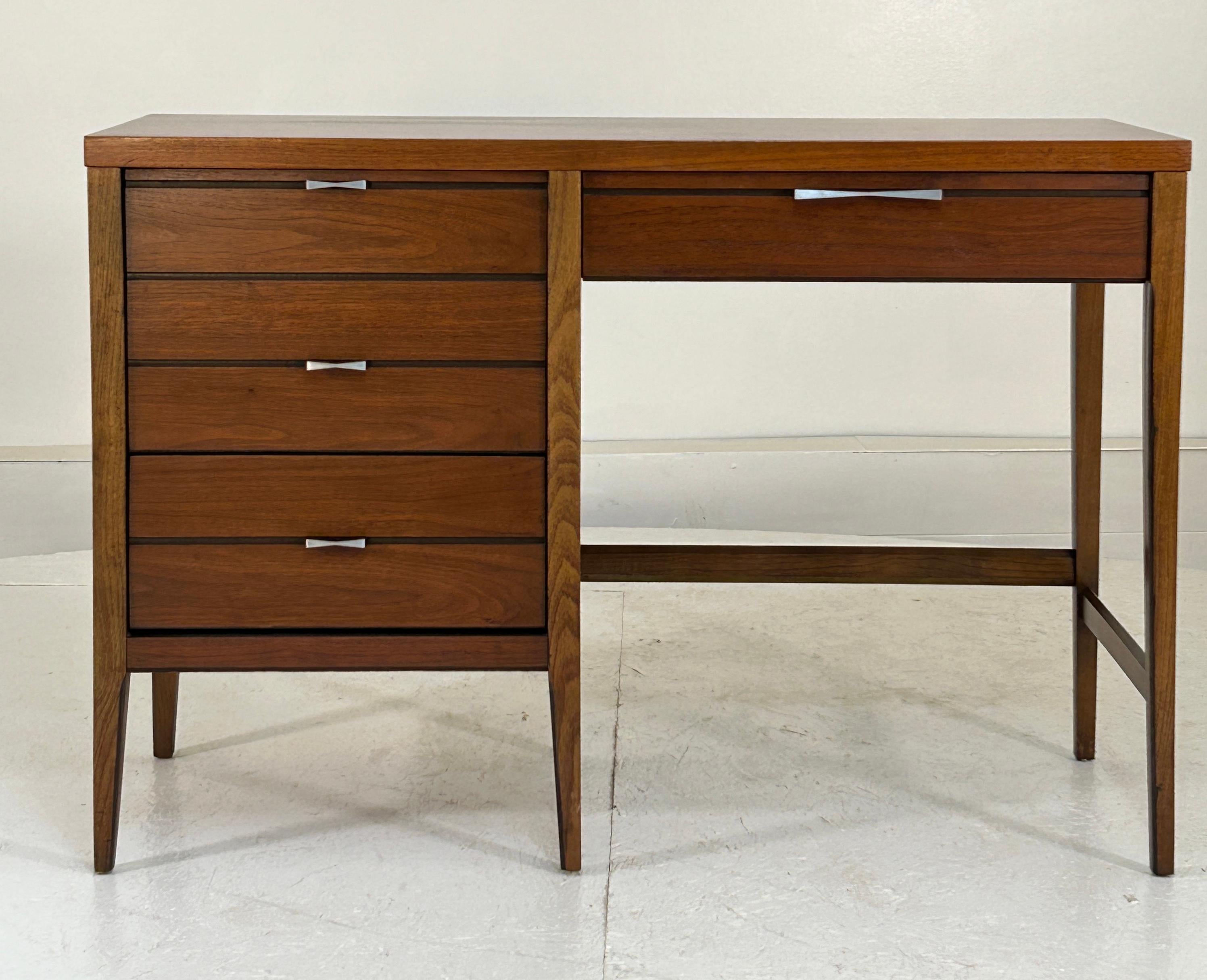 American Desk or Vanity by Lane, Tuxedo series with chair For Sale