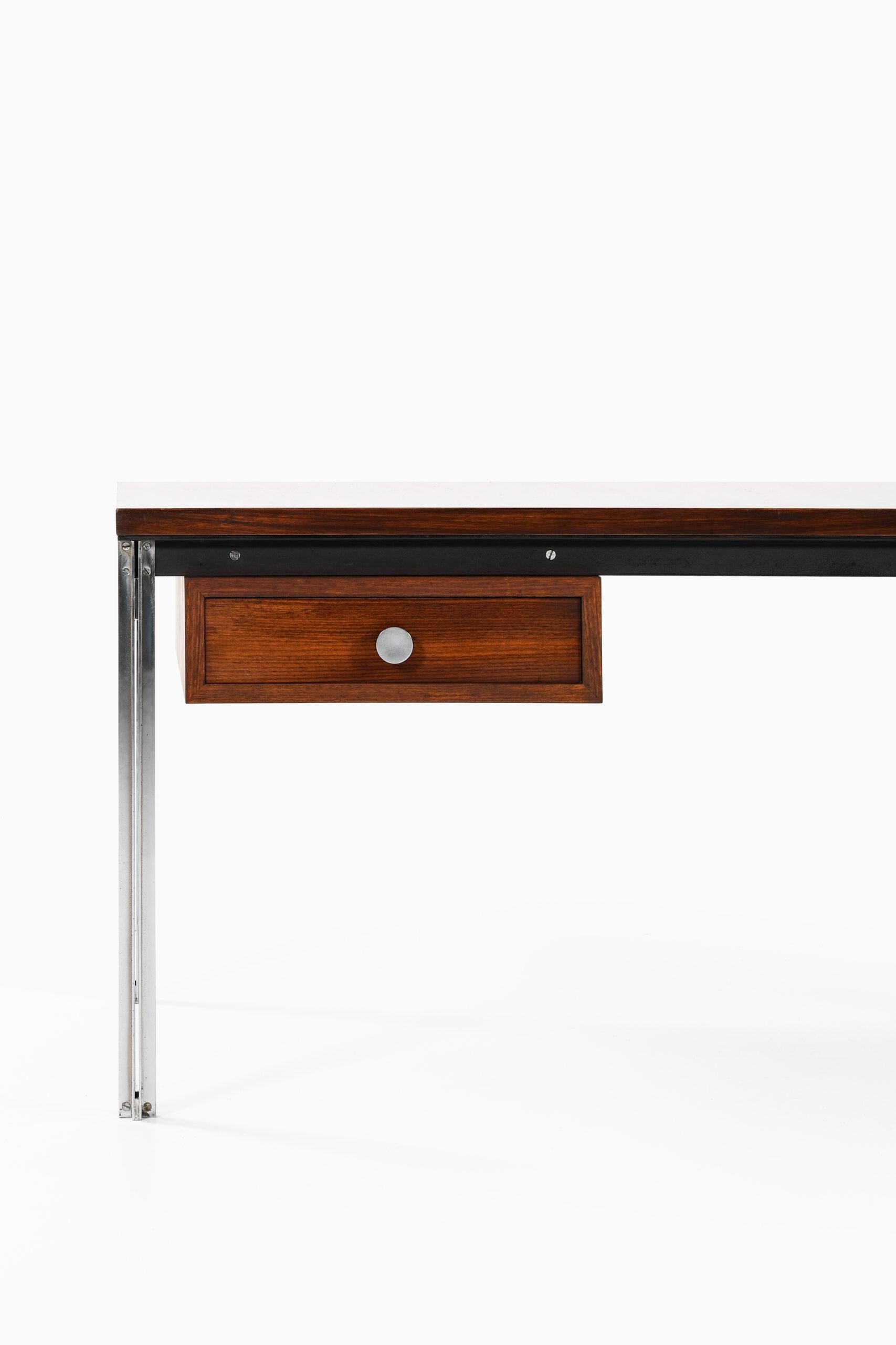 Seltener Schreibtisch von unbekanntem Designer. Wahrscheinlich in Schweden hergestellt.