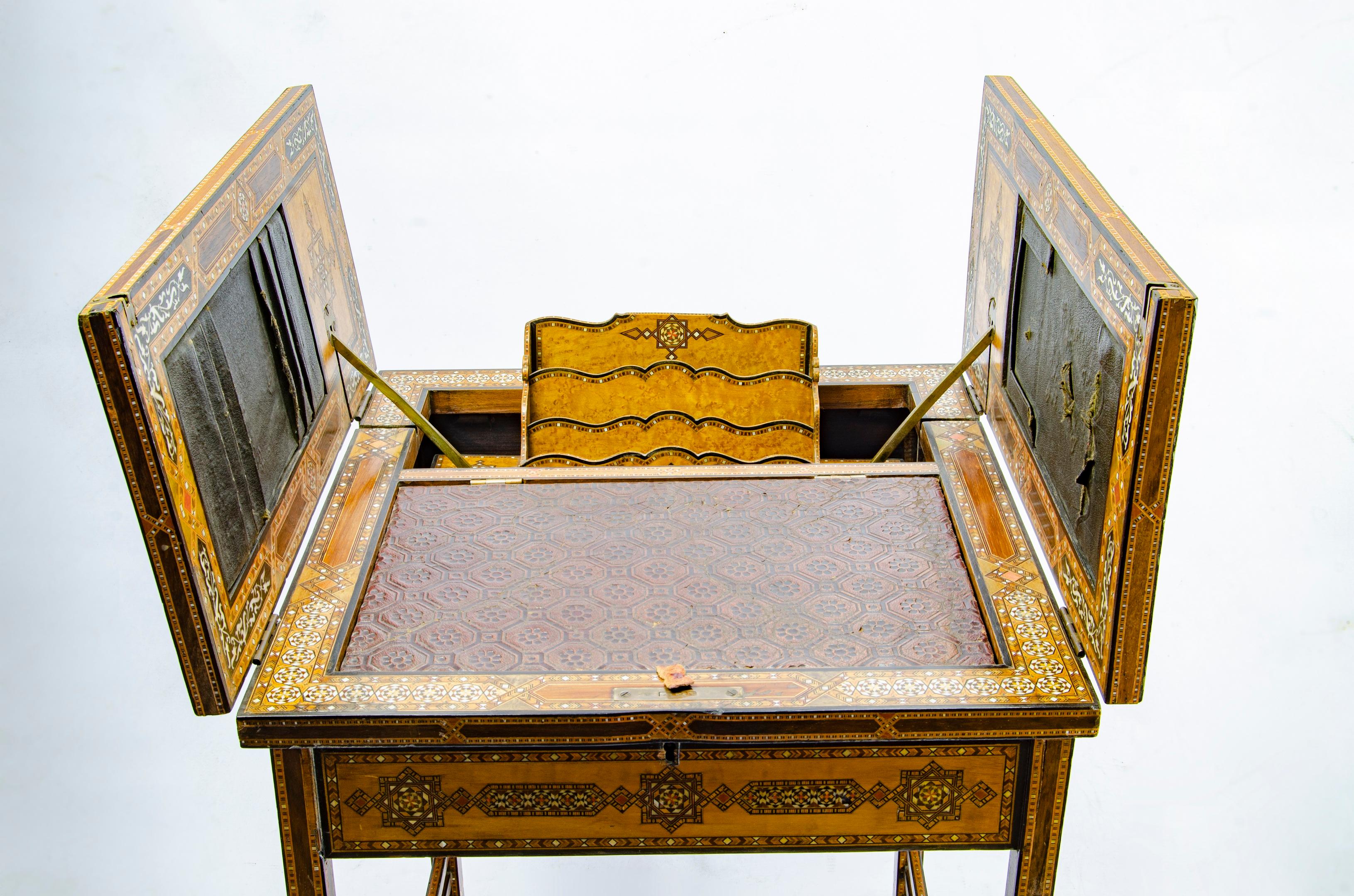 Desk, Secretaire, Moorish Inlays In Good Condition For Sale In Buenos Aires, Argentina