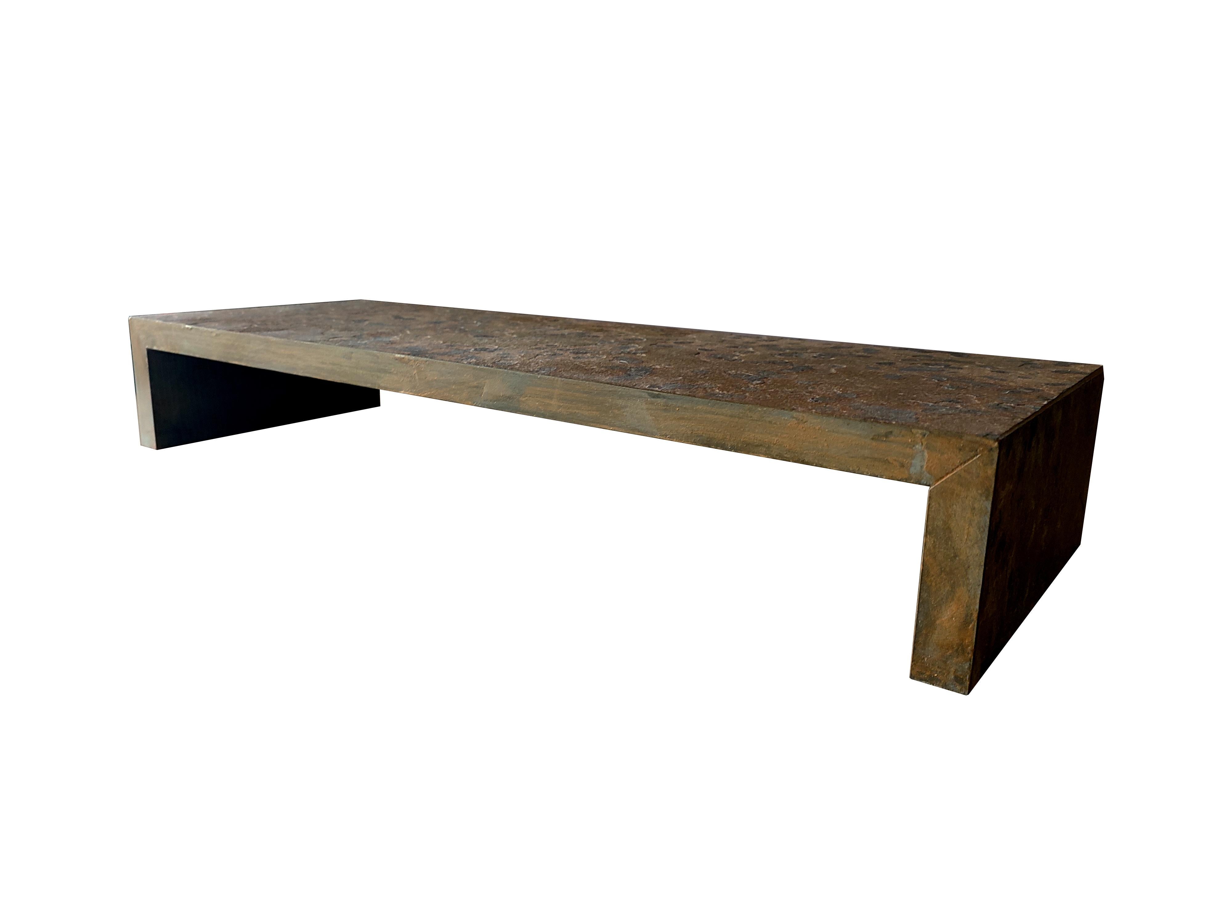 Schreibtisch-Set aus Naturstein, Oxide, Schiefer, minimalistisches Design, handgefertigt in Spanien Meddel
Verwandeln Sie Ihren Arbeitsbereich mit unserer eleganten, in Spanien hergestellten Schieferablage. Dieses raffiniert gestaltete, leichte