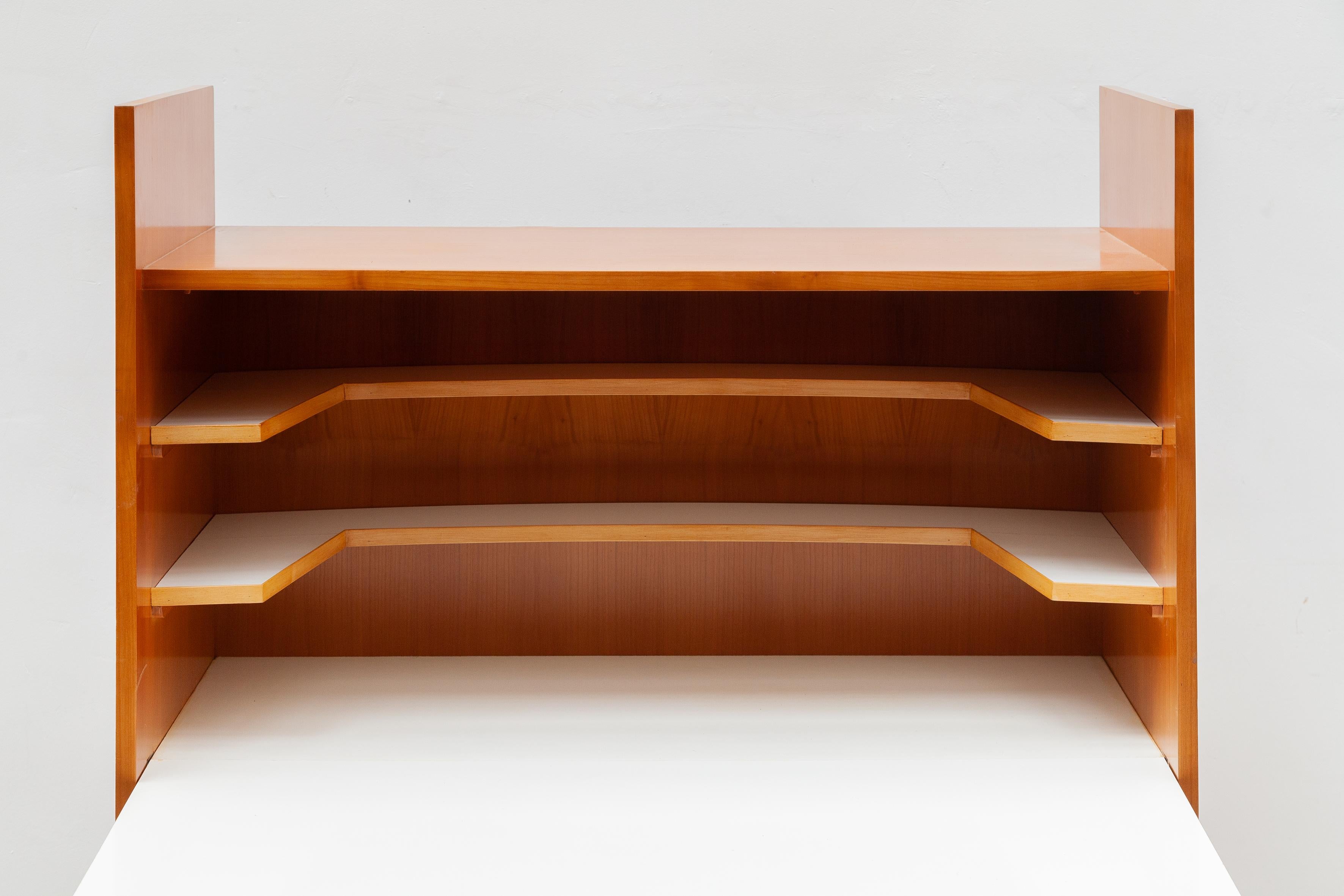 Schreibtisch-Sideboard 1950er Jahre Belgien Design (Moderne der Mitte des Jahrhunderts) im Angebot