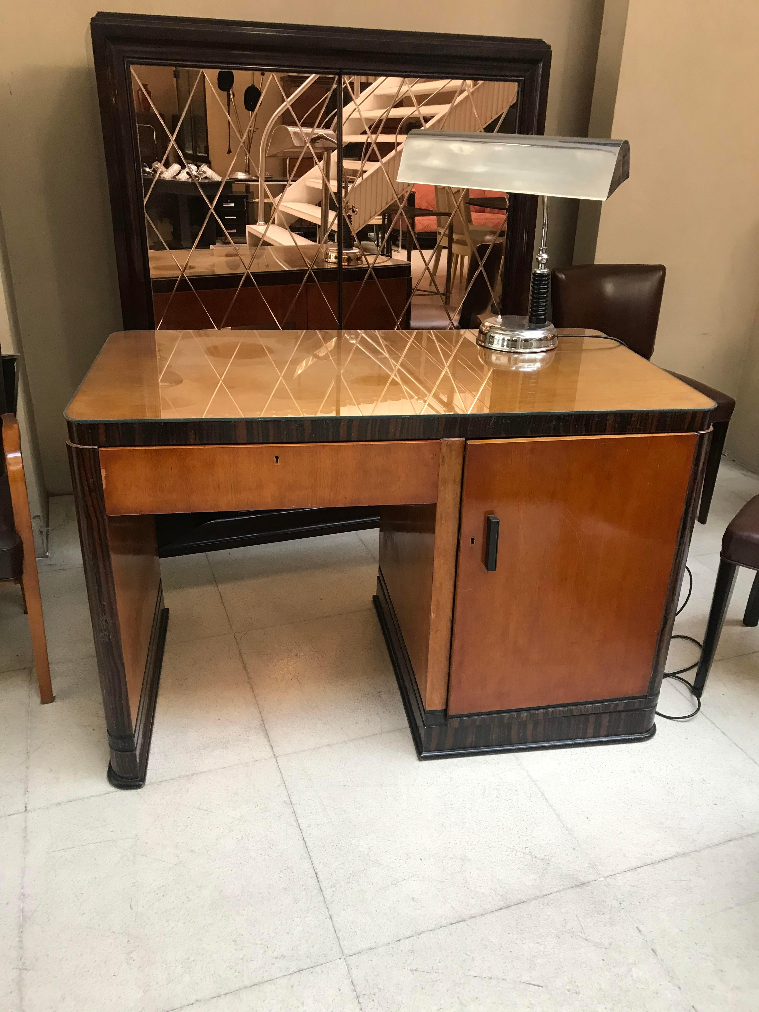 Desk Style Art Deco in wood and polyurethanic lacquer, French 1930

Desk 1930s 
Country: France
Materials: wood 
Finish: polyurethanic lacquer
It is an elegant and sophisticated desk.
You want to live in the golden years, this is the desk that your