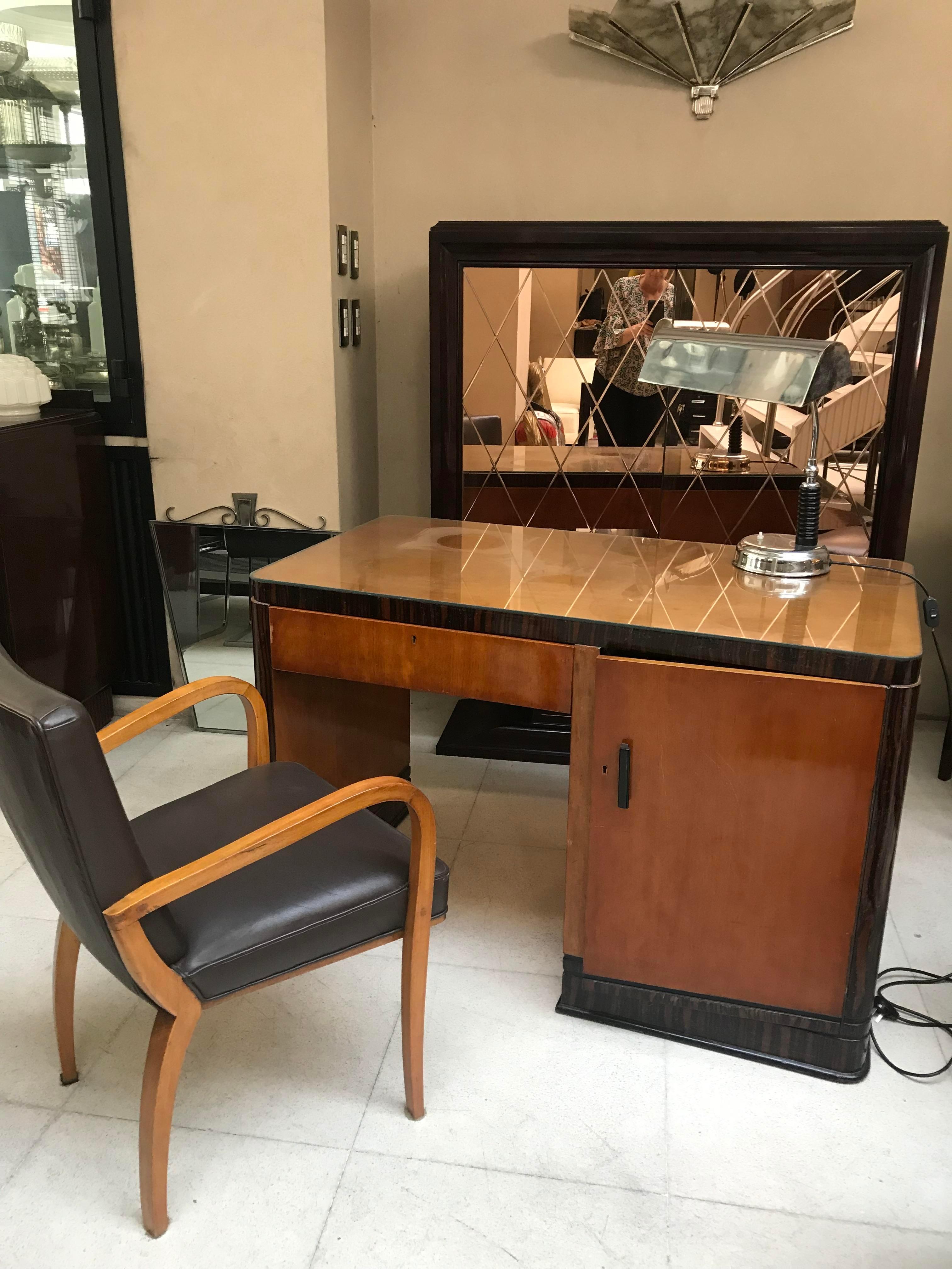 Desk Style Art Deco in Wood and Polyurethanic Lacquer, French 1930 In Good Condition For Sale In Ciudad Autónoma Buenos Aires, C