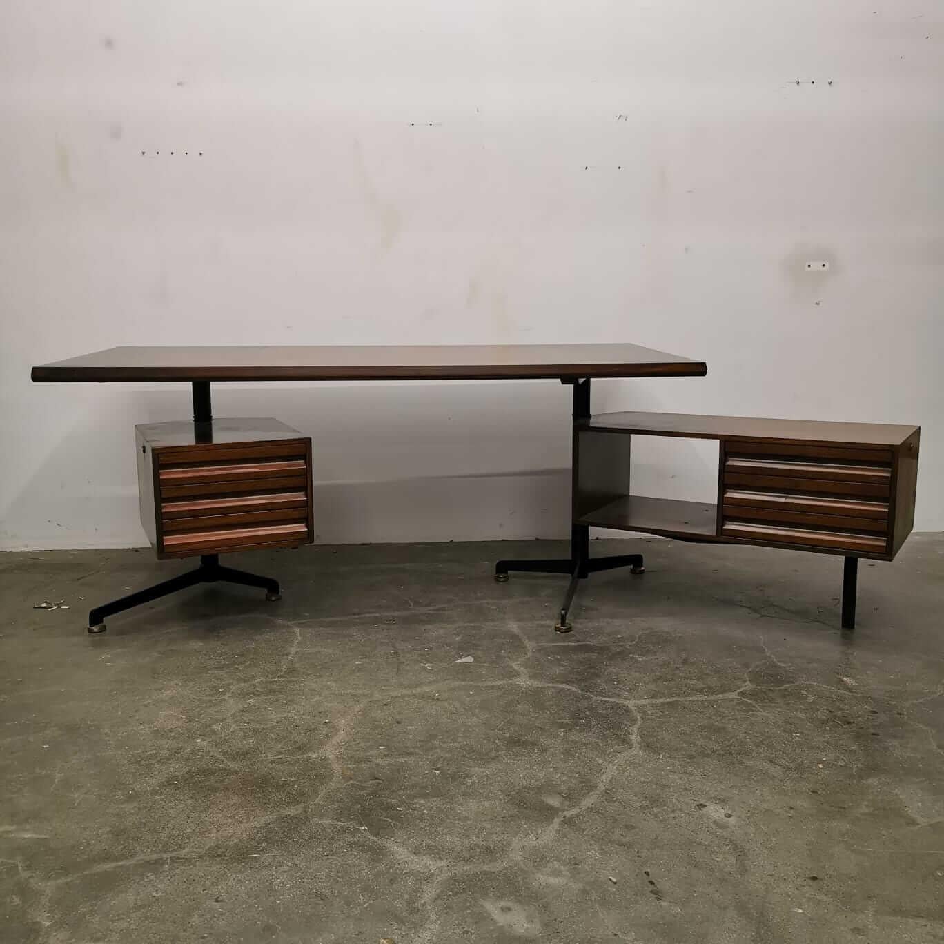 Modern Desk, T95, Osvaldo Borsani, Tecno, 1956