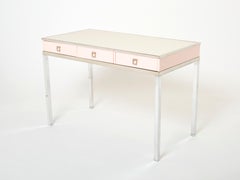 Tavolo da scrivania Guy Lefevre Maison Jansen laccato rosa acciaio piano in pelle 1970s