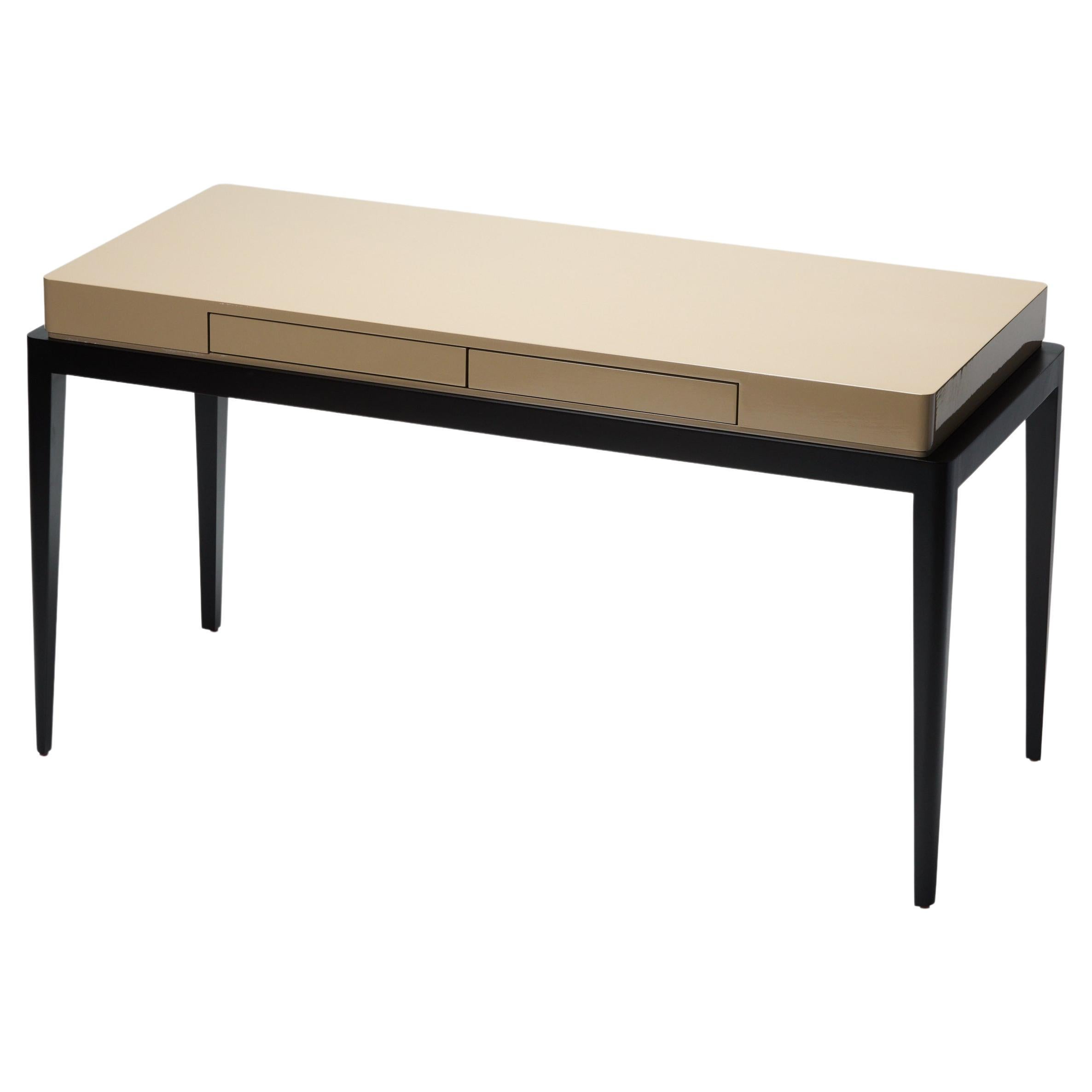 Schreibtisch, TARA von Reda Amalou, 2019, Beigefarbene Lackplatte, Nussbaum, 160 cm