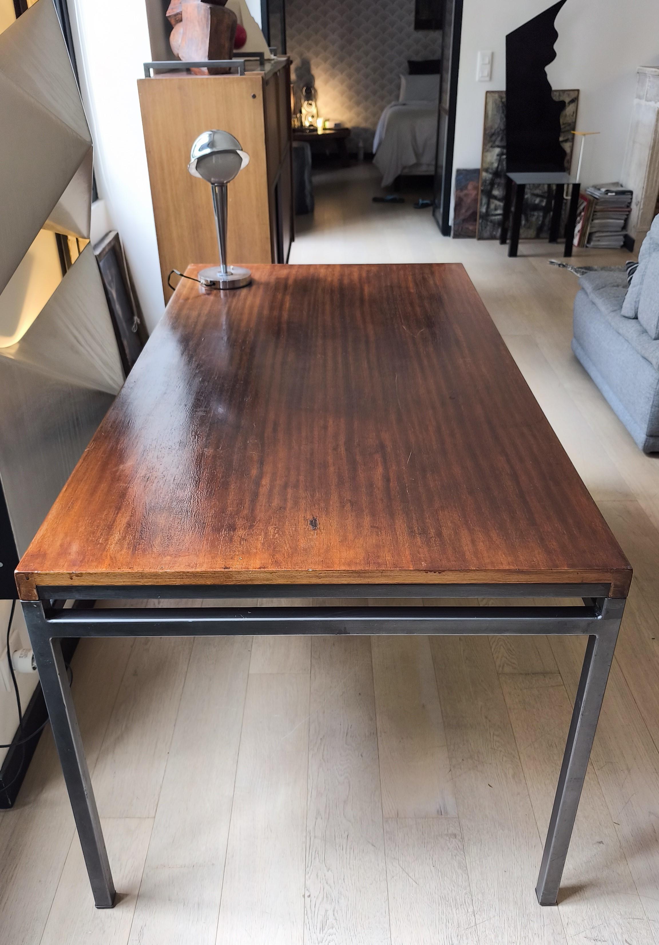 Bureau avec piédestal Georges Frydman pour EFA, années 1960, placage de bois de rose et métal en vente 2
