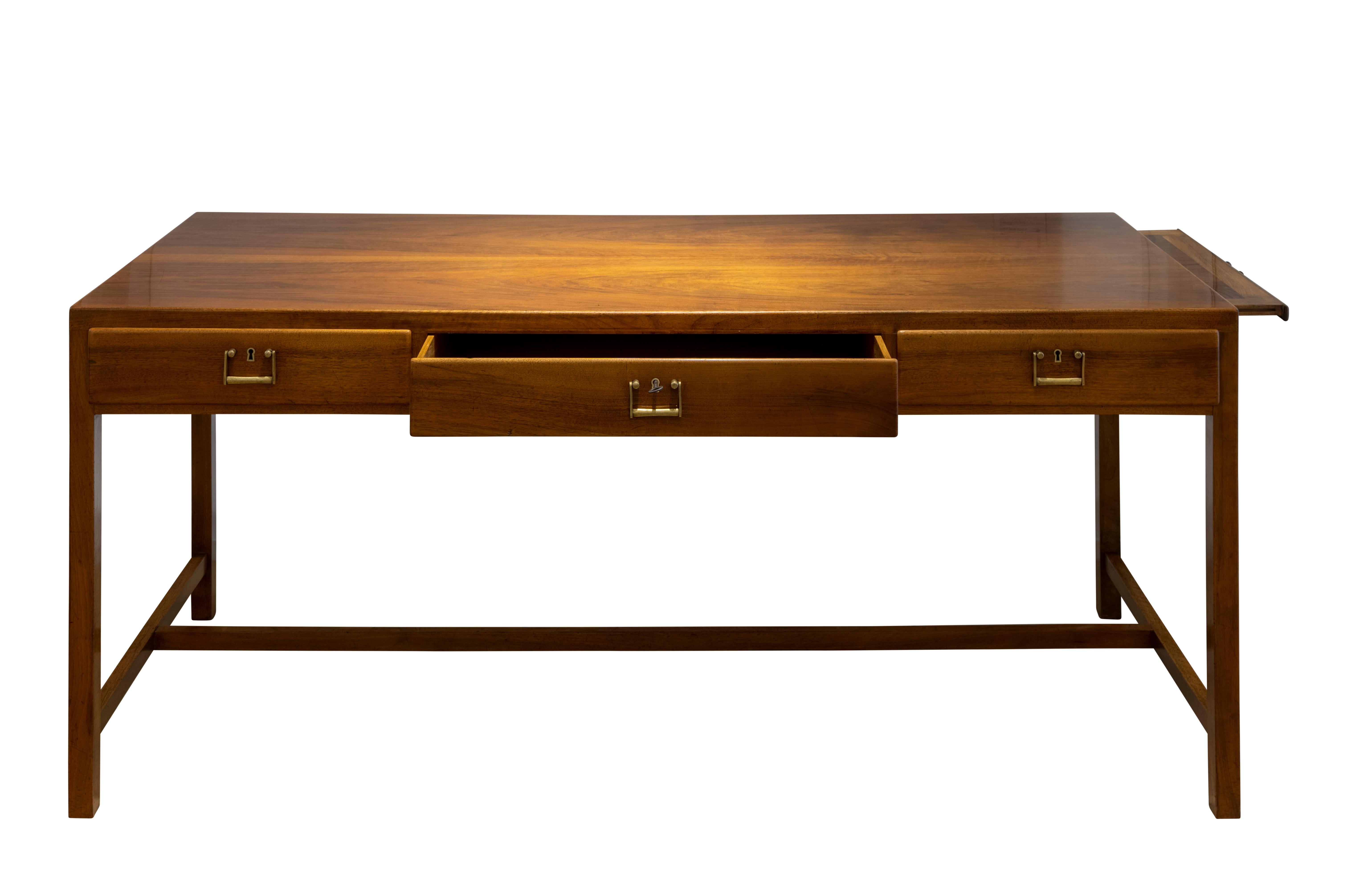 Desk with drawers, walnut with brass fittings, Austrian Modernism, Josef Frank, executed by Haus und Garten Frank & Wlach, circa 1933, minimalistic

Architect, designer and theorist Josef Frank was born in Baden near Vienna in 1885. He became an