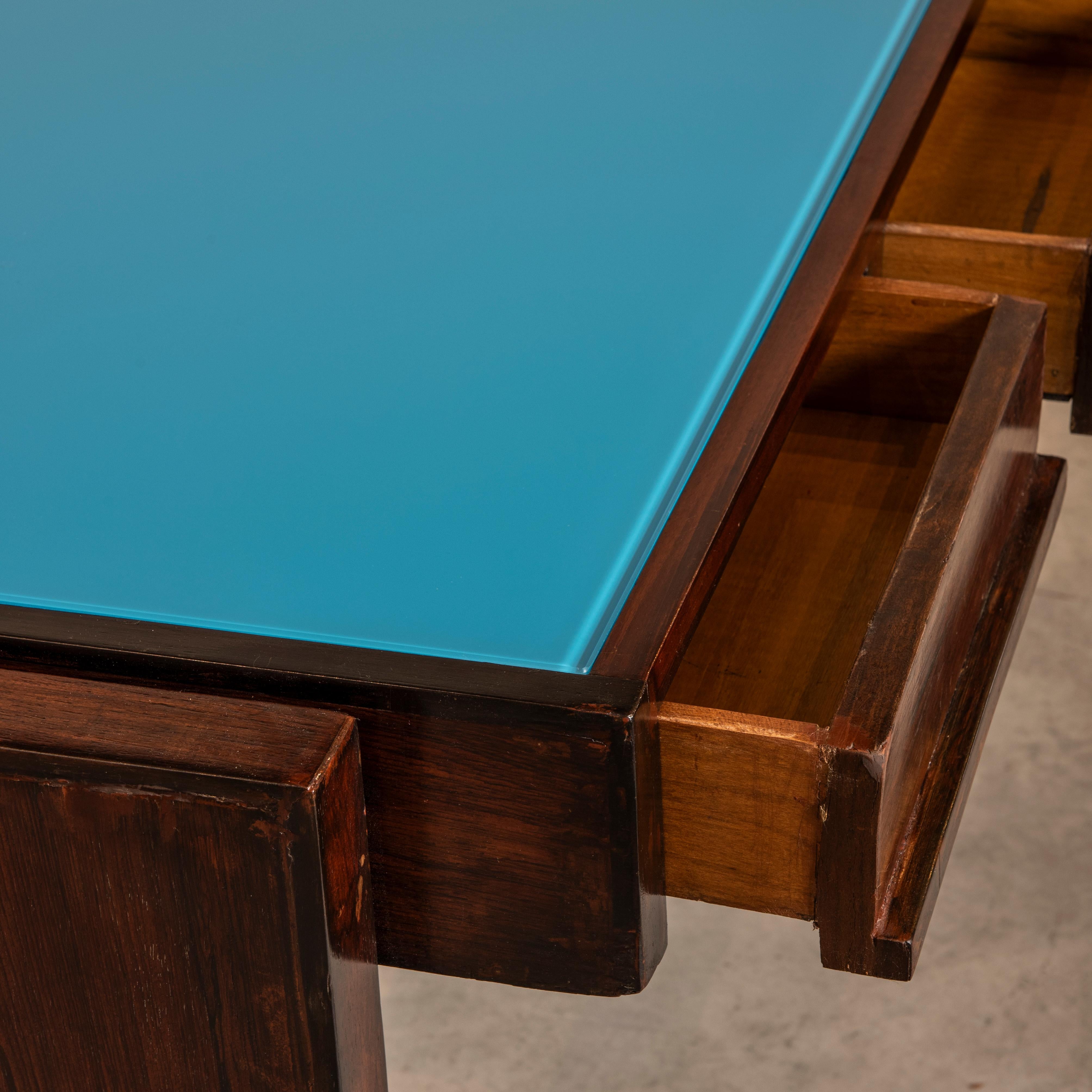 Desk with Painted Glass Top, Joaquim Tenreiro for Bloch Editors, Mid-Century In Good Condition For Sale In Sao Paulo, SP