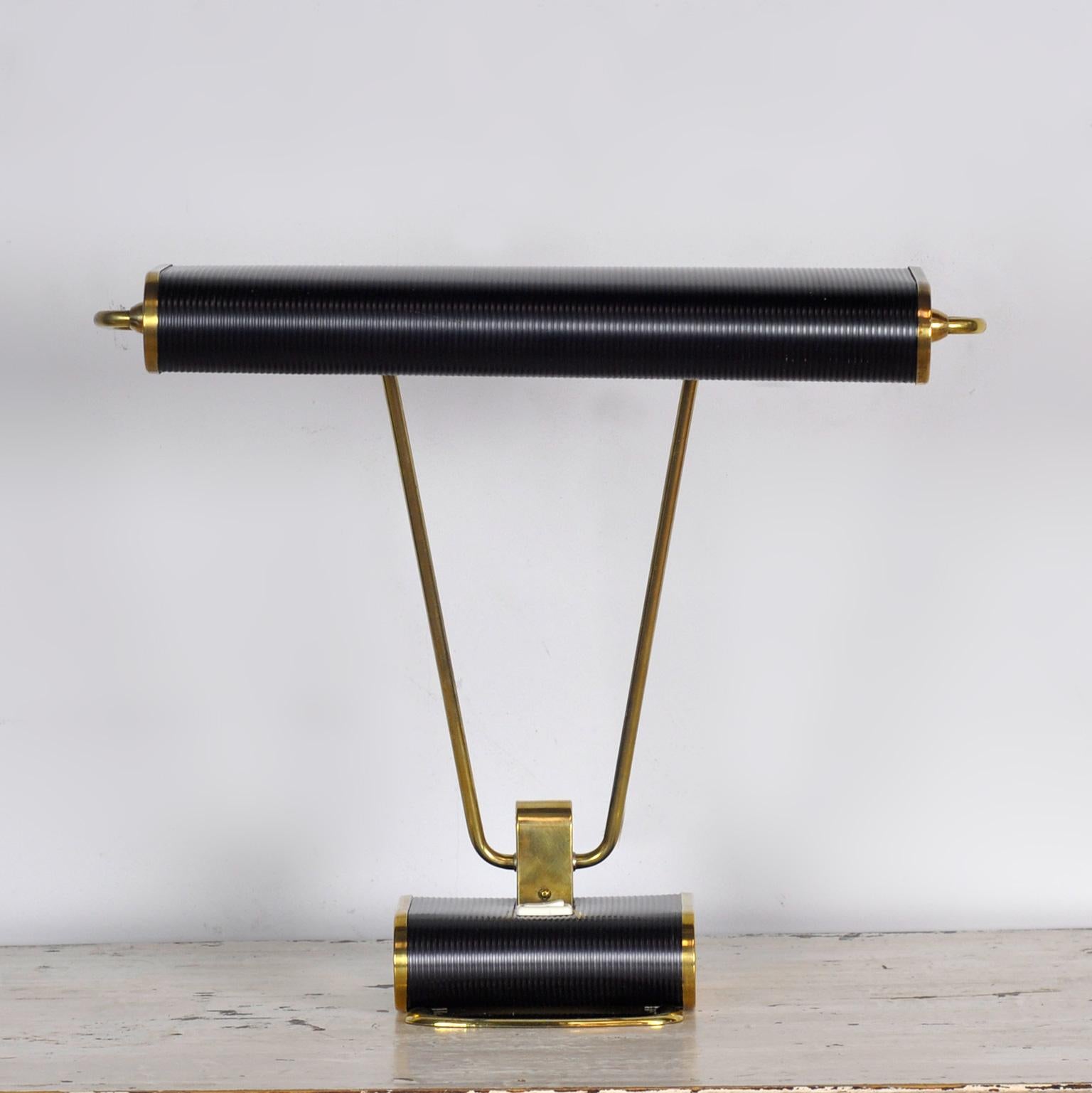 Fantastic brass and black metal desk lamp n°71 by Eileen Gray produced by Jumo in France ca. 1940s. The lamp consists of corrugated steel and the original black-painted and chromed brass pipe. The long double arm can be tilted forward as well as