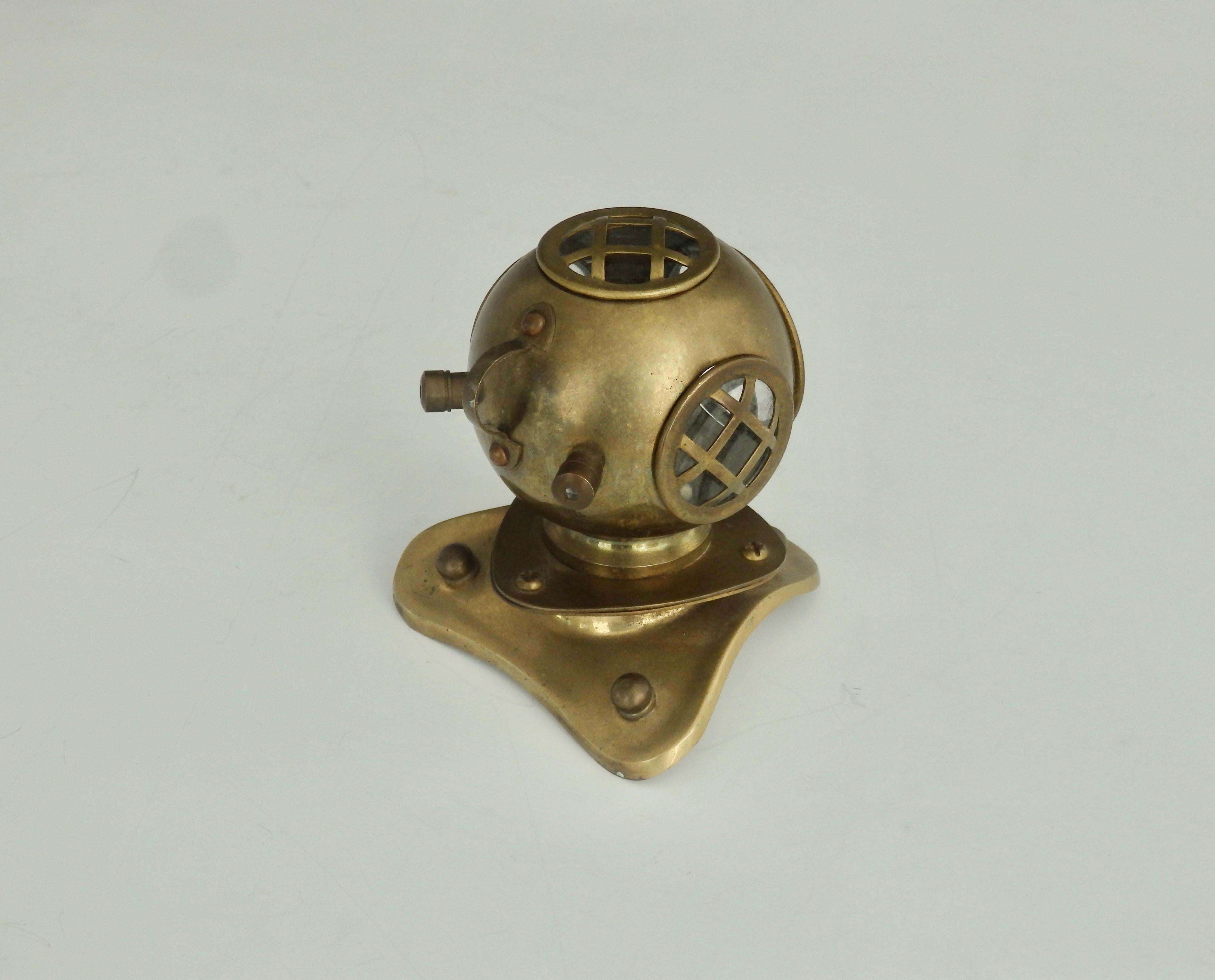 Diving bell replica in brass as a desktop or bookshelf accessory.