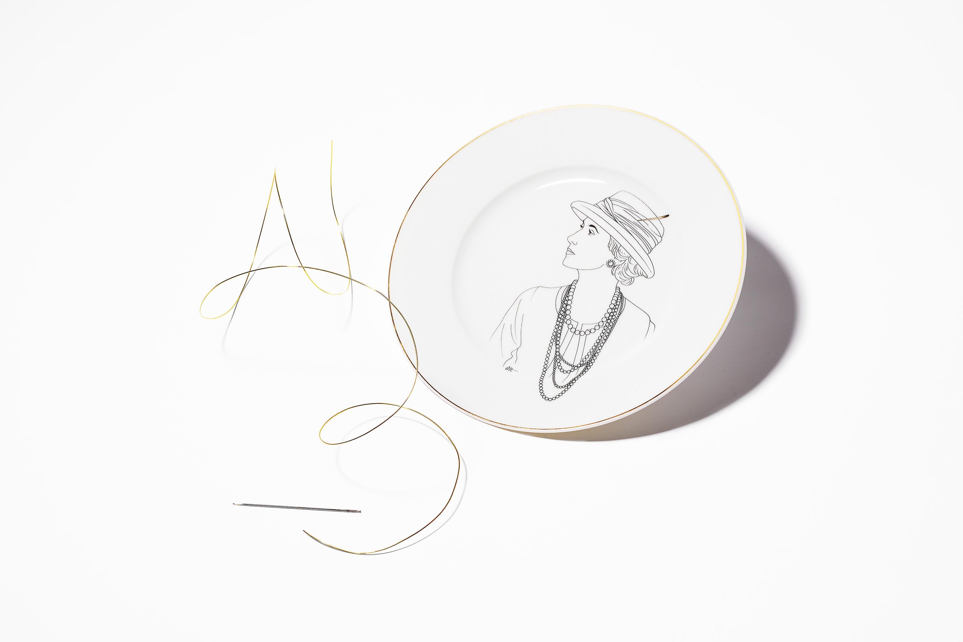 Modern Dessert Porcelain Gold Plate, Parisian Style 