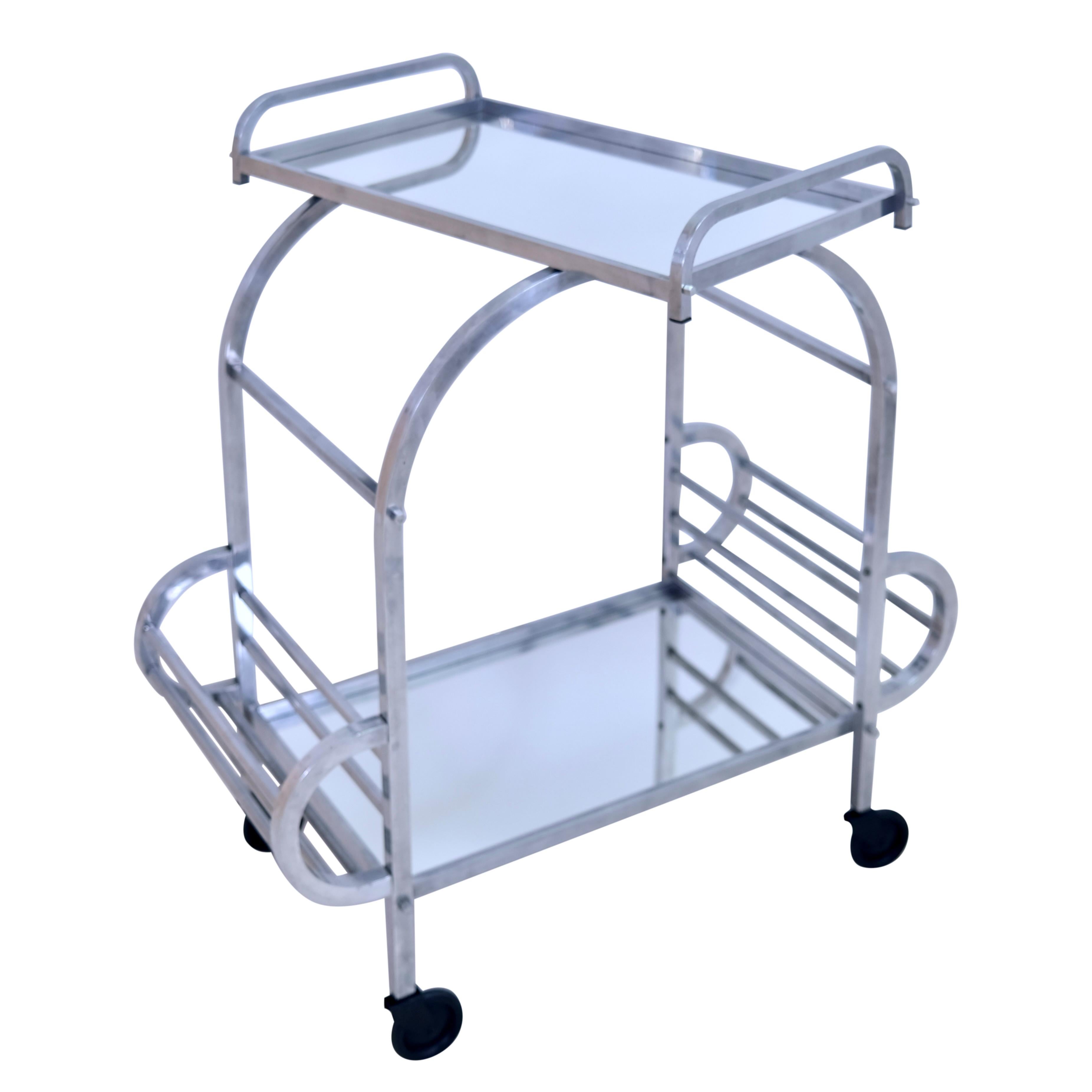 Bar cart with removable tray and side bottle holders
Aluminum

Original Art Deco, France 1930s

Dimensions:
Width: 80 cm
height: 40 cm
Depth: 81 cm.