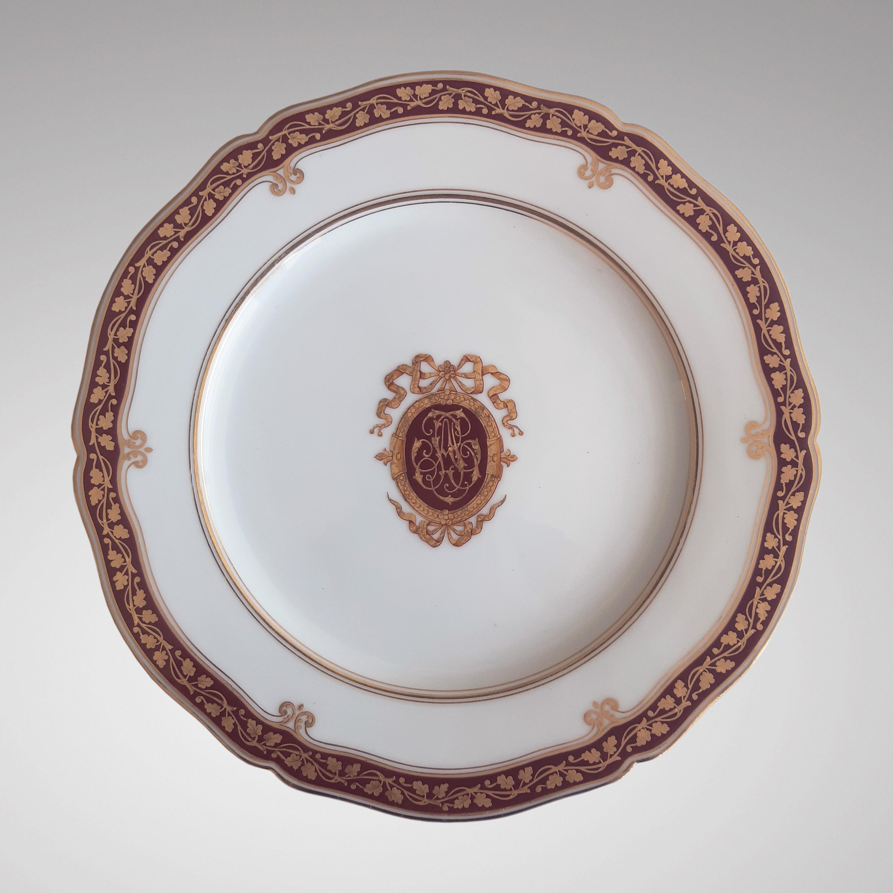 French Dessert Service with Red Plates in Paris Porcelain, Napoleon III Period french For Sale