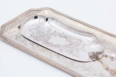 Dessert serving spatula with silver serving platter