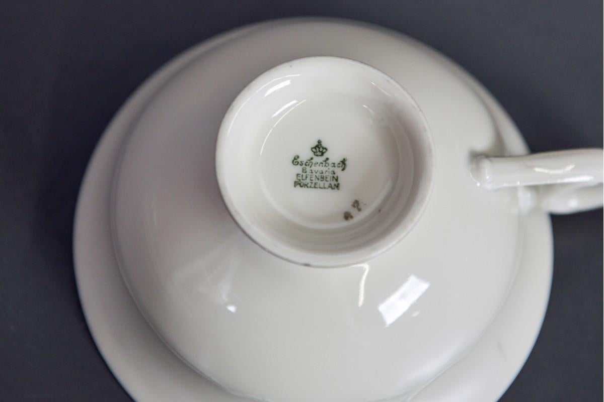 Dessert set, cup and saucer and plate, Eschenbach Bavaria Porzellan. Measures: Cup: Height 5 cm, diameter 10 cm,

Spodek: Average 15 cm

Plate: Medium 19.5 cm.