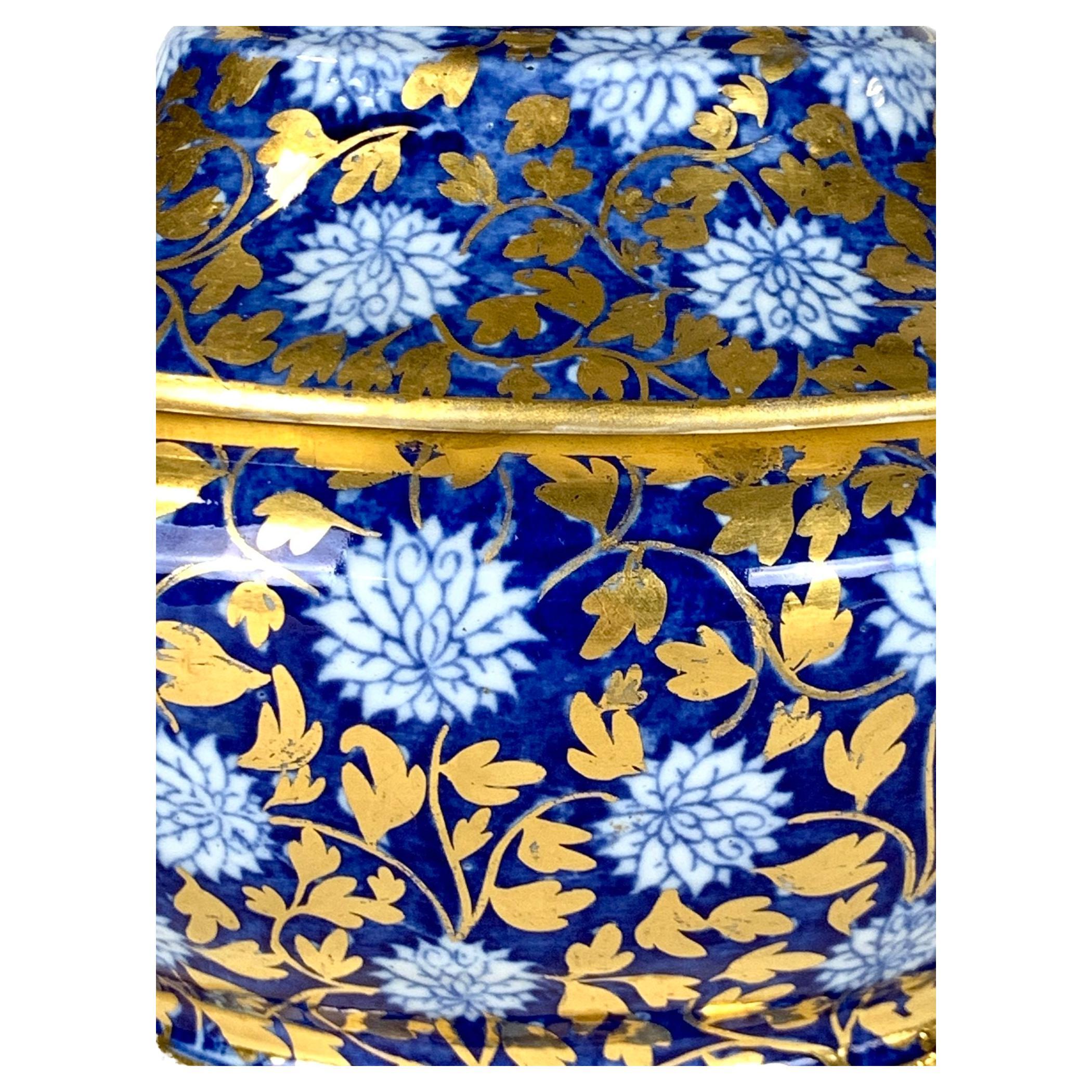 This hand painted porcelain dessert service features the exquisite Blue Chrysanthemum pattern, combining deep blue with the allure of gold.
It's a fabulous combination!
The golden chrysanthemum leaves are richly gilded, creating a beautiful contrast