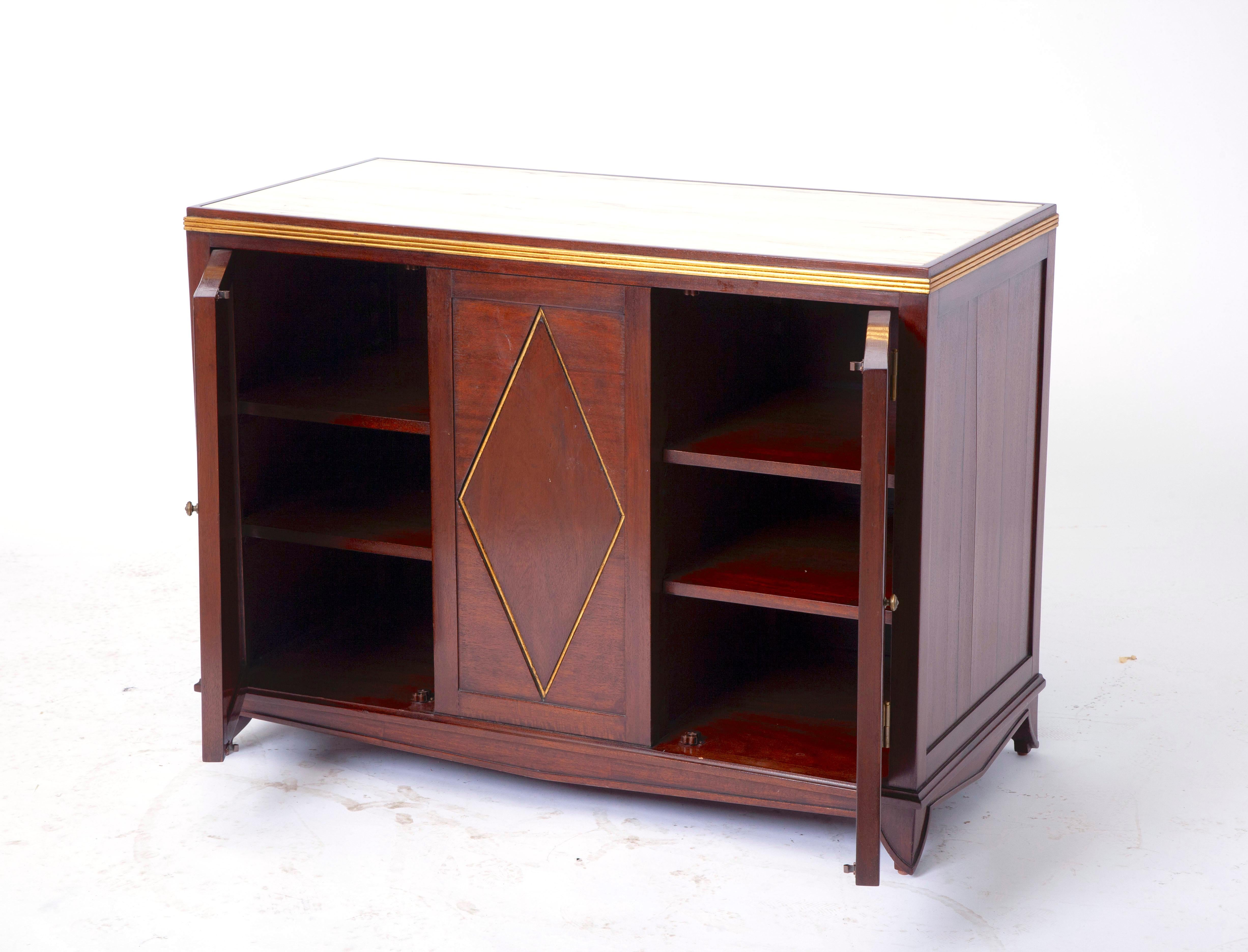 italien Dessin Fournir Buffet / Crédence en acajou Wood Wood & parcel Gilt / Marble Top en vente