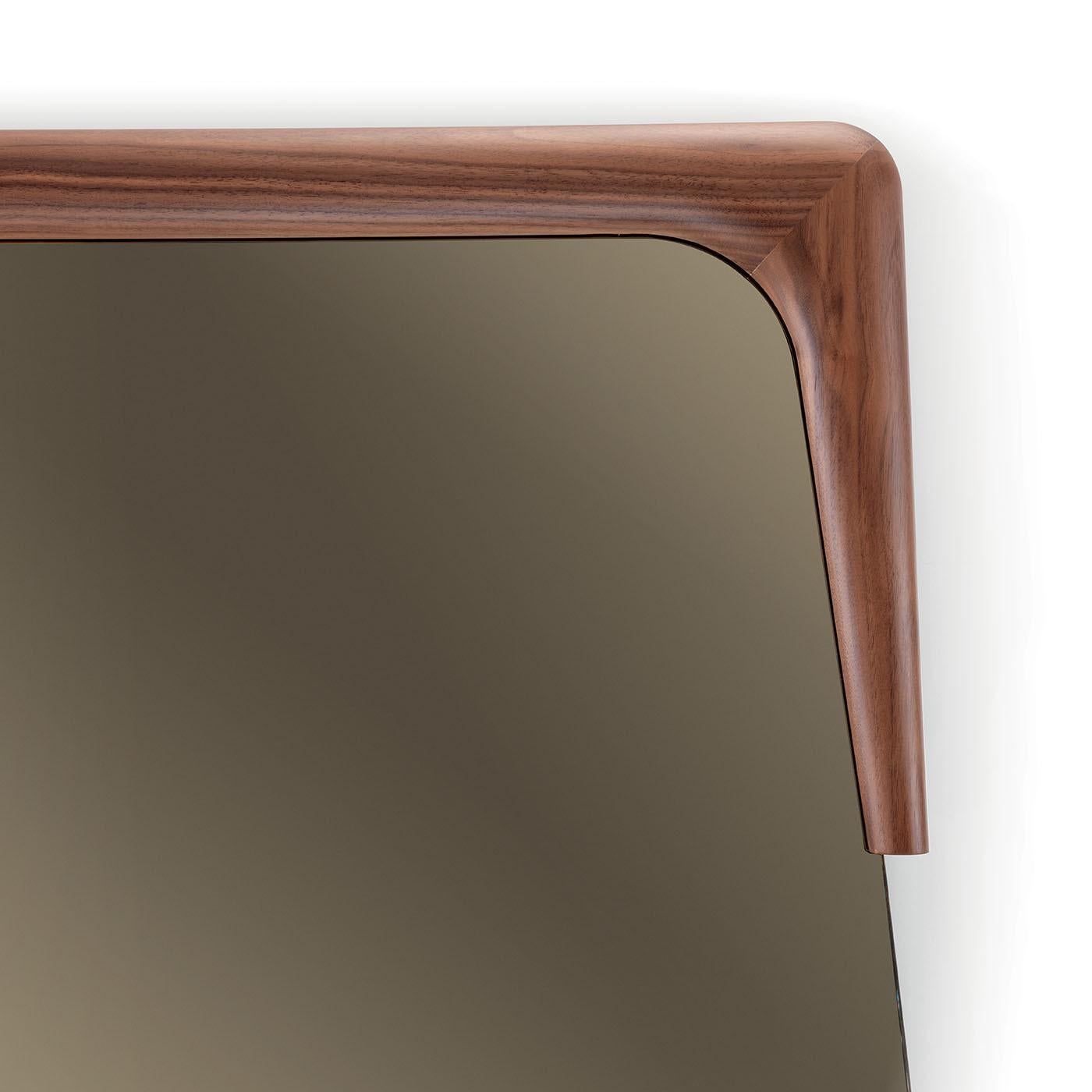 Bois Miroir Destiny avec cadre en noyer Canaletto massif par Marco Corti en vente