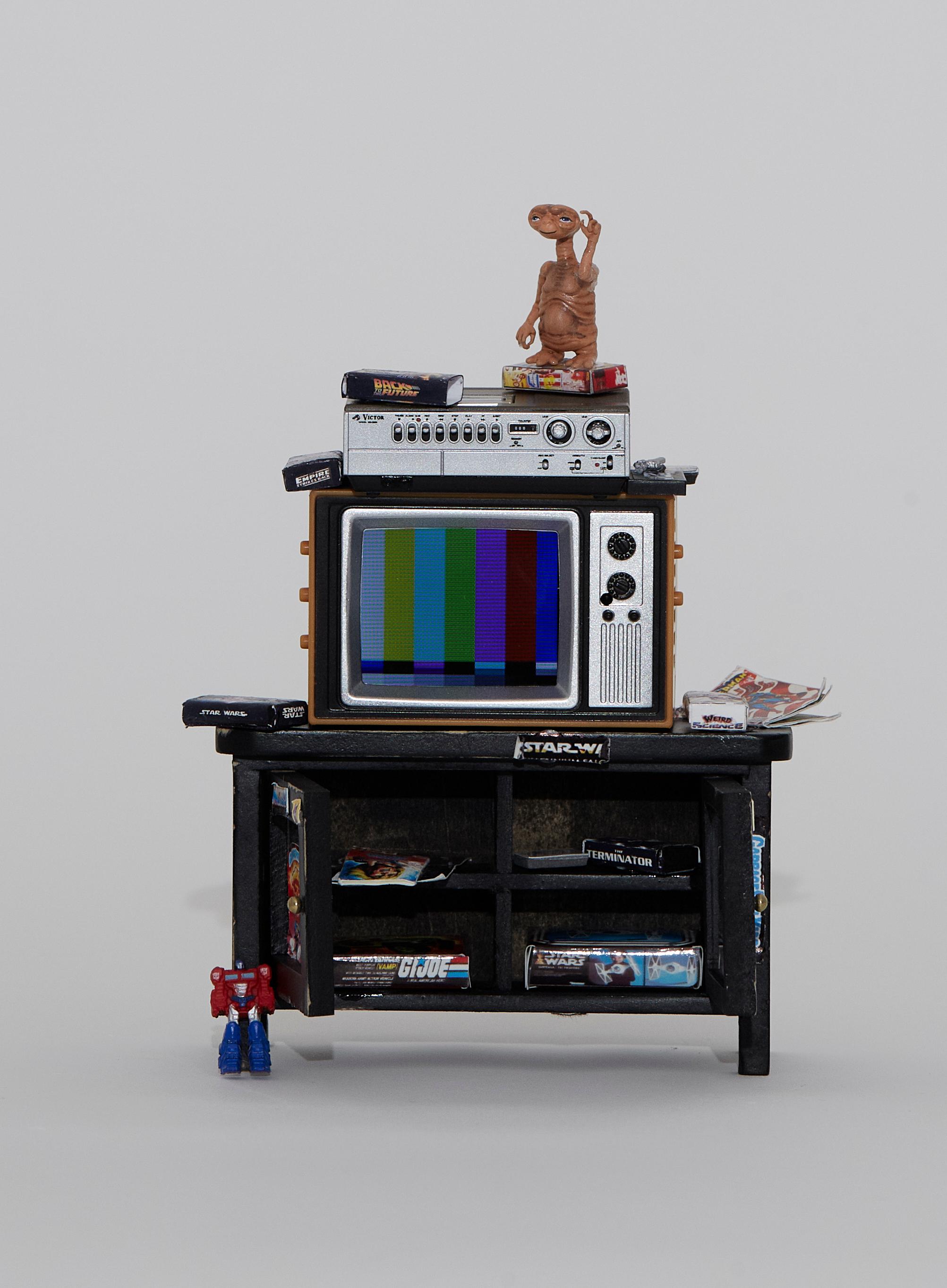 Boîte d'DIORAMA MINIATURE GEN X ROOM DIORAMA -BEDROOM des années 80 avec T.V. d'ENSEMBLE Pop Art - ATARI 8