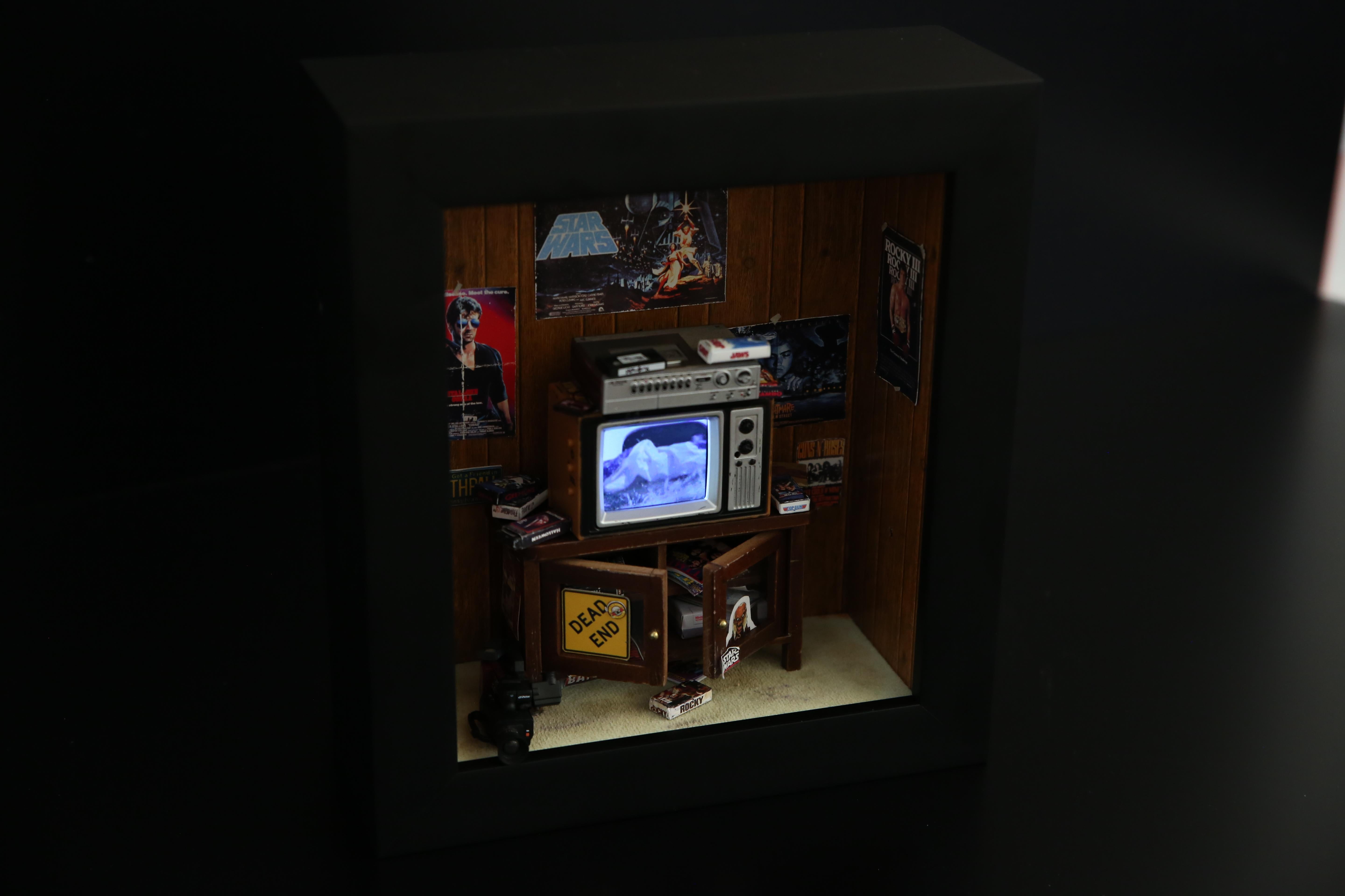 MINIATURE GEN X ROOM DIORAMA BOX  Pop Art 80'S BEDROOM w WORKING T.V. NINTENDO  12