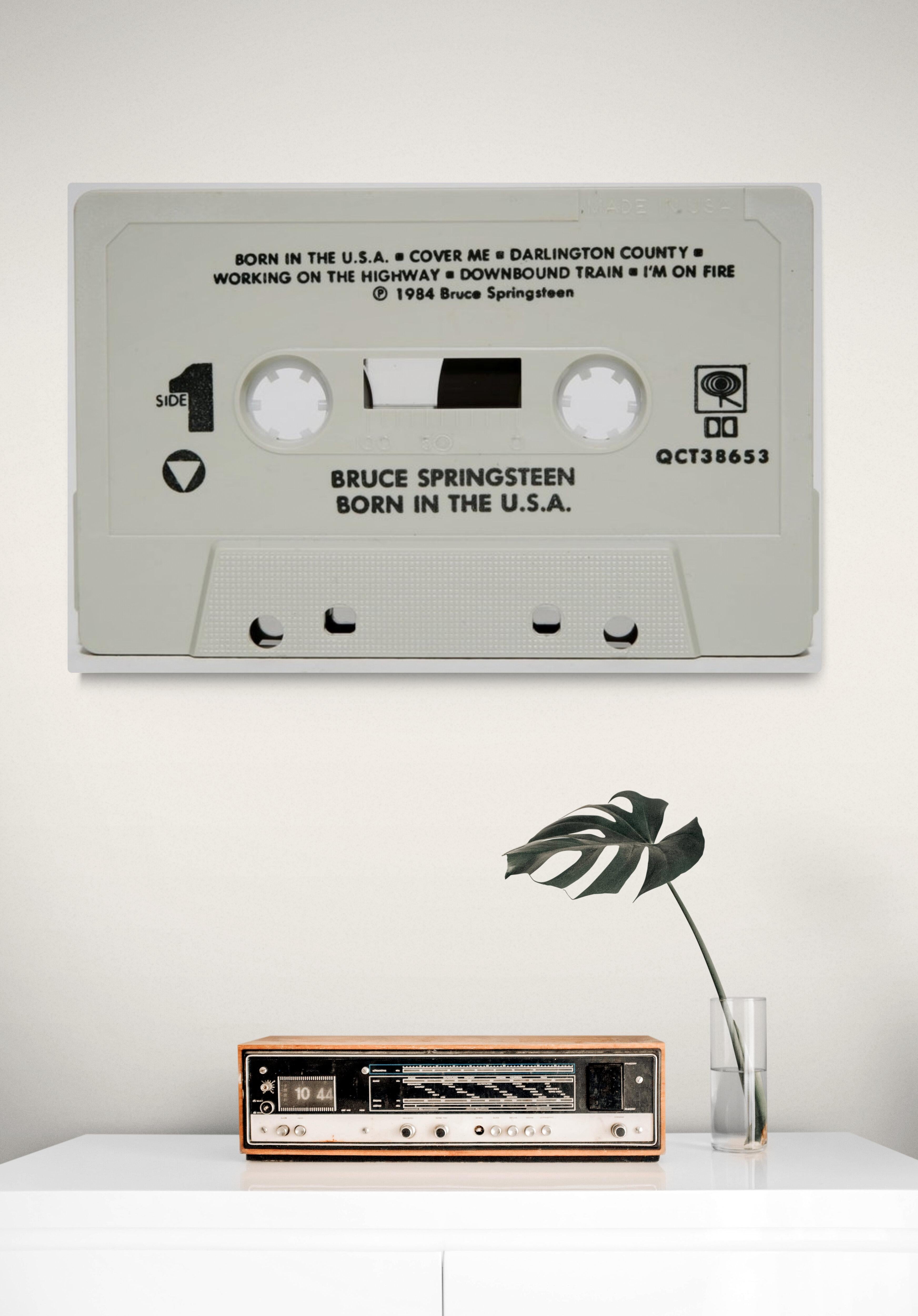 Cassette Pop Art BRUCE SPRINGSTEEN «BORN IN THE USA », 40x60 - Gris Color Photograph par Destro