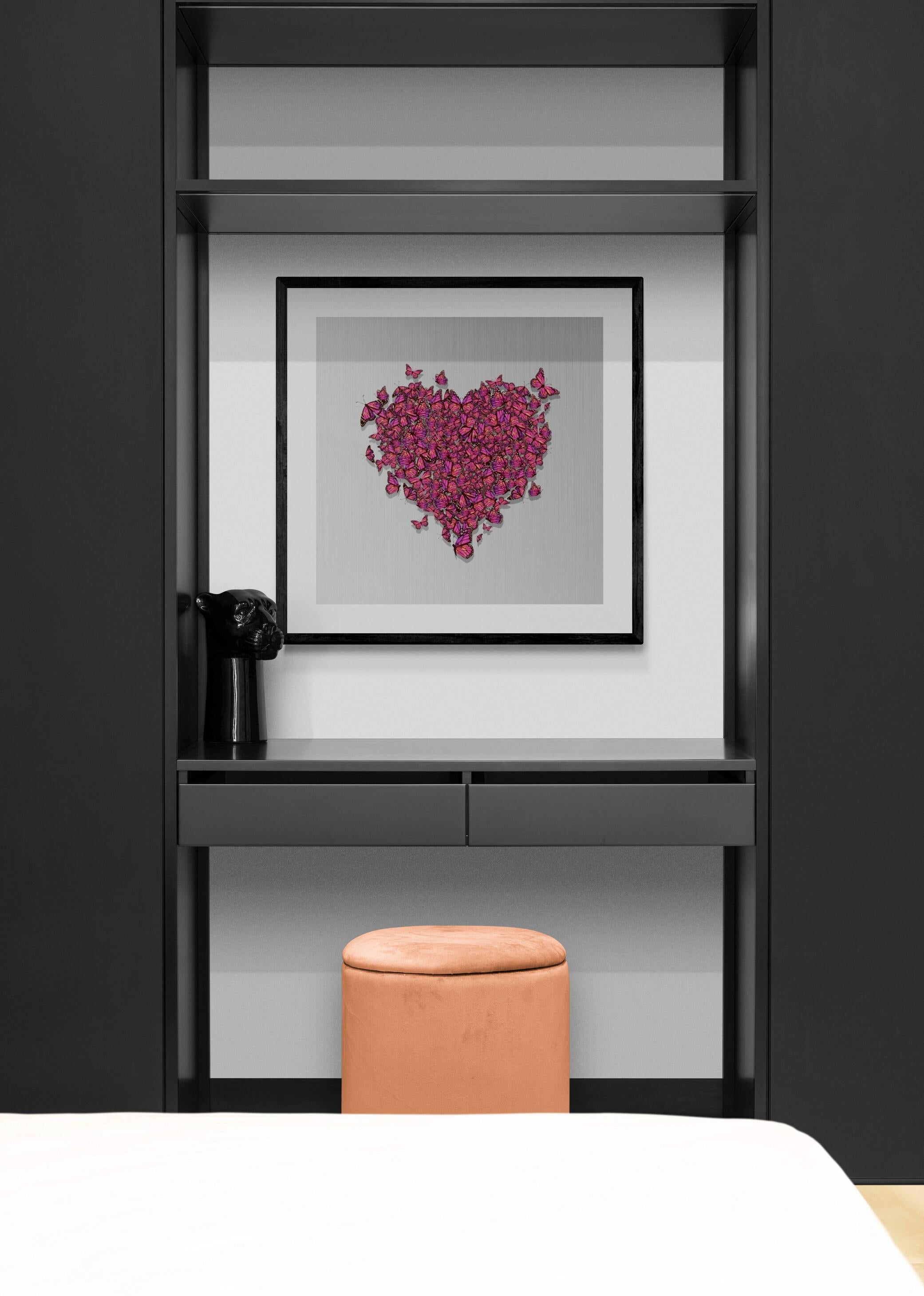 „BUTTERFLY HEART“ 60x40 Pop Art Archivdruck Schmetterlinge Signiert Limitierte Auflage (Grau), Color Photograph, von Destro