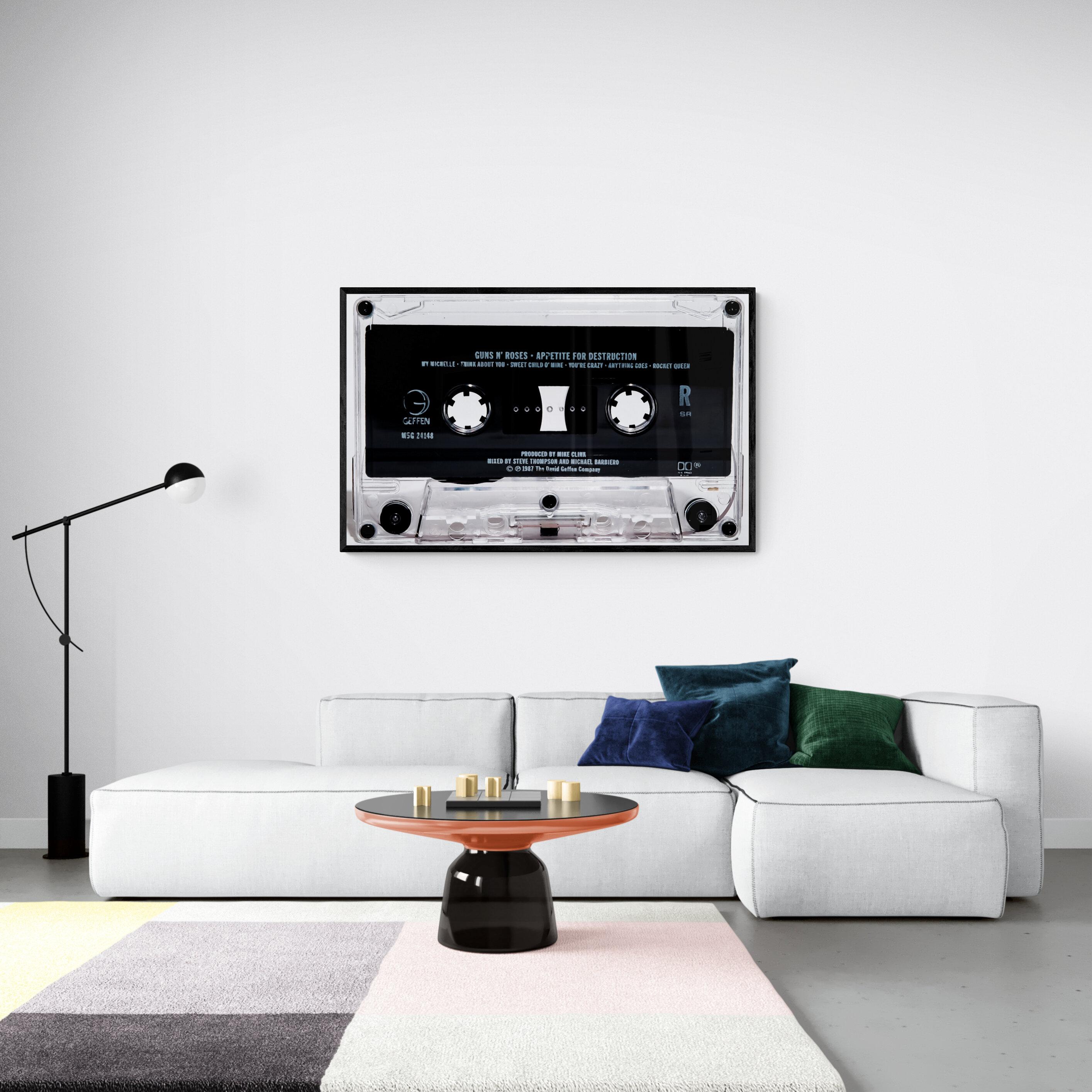 Appetite pour la déstruction Guns N' Roses 30x40  Cassette pour photographies - Gris Still-Life Print par Destro