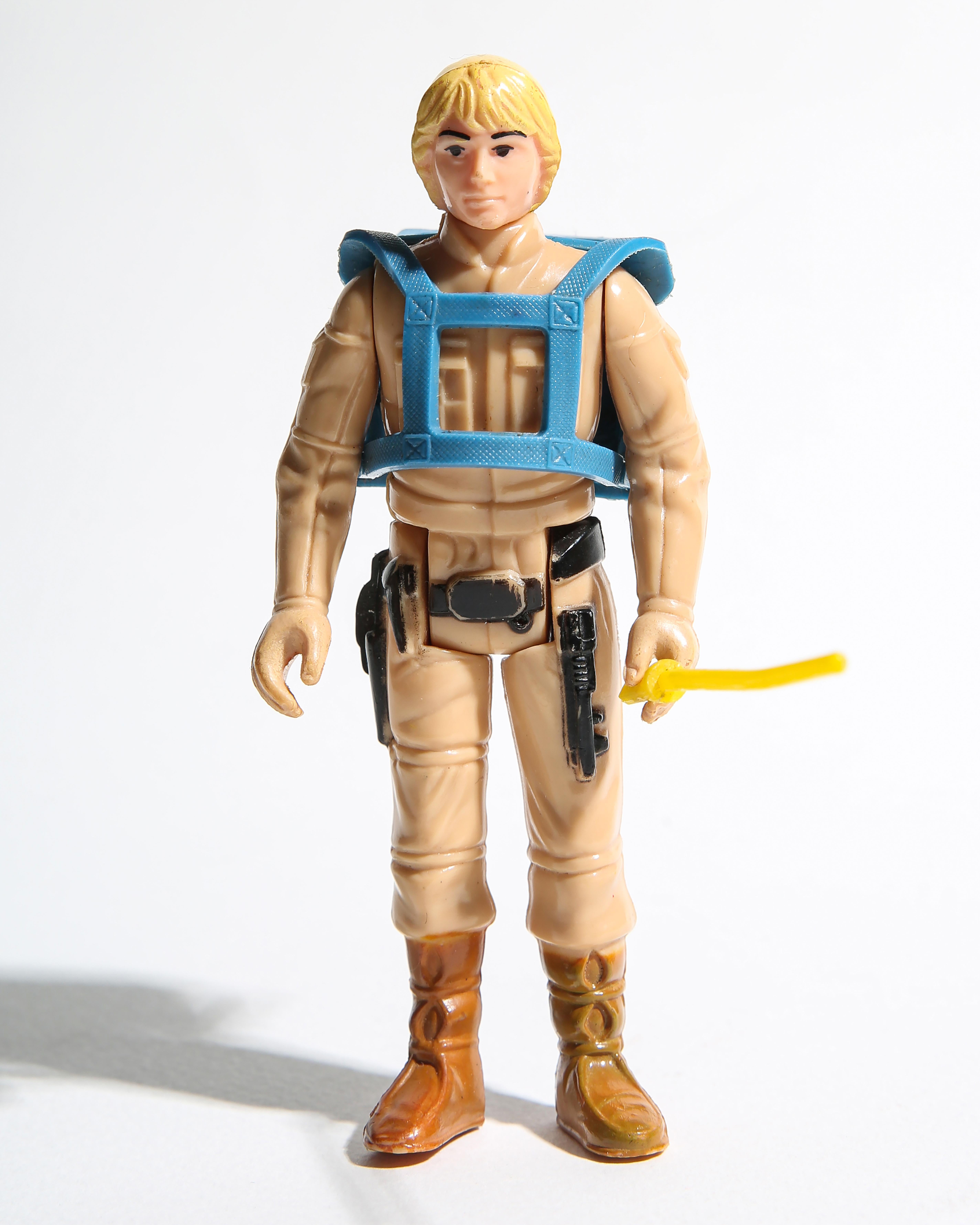 Destro Still-Life Photograph – Luke Skywalker 30x40 Star Wars, 80''s Spielzeug, Fotokunst Pop-Art-Spielzeug