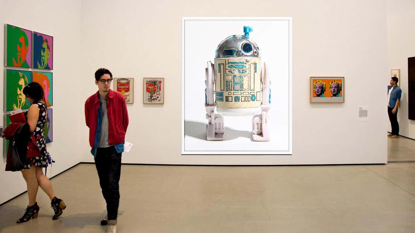 R2D2 60x40 Star Wars, Fotografie Pop Art, Fotospielzeug, Unsigniert (Grau), Still-Life Print, von Destro