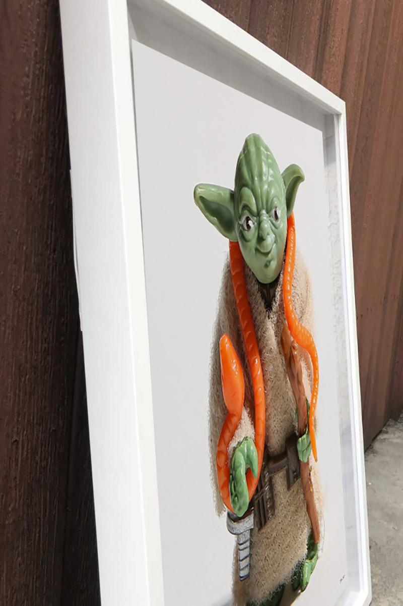 Yoda 40x28 Star Wars El Imperio Contraataca, Jedi, Fotografía Pop Art, Juguete, Foto - Still-Life Photograph Gris de Destro