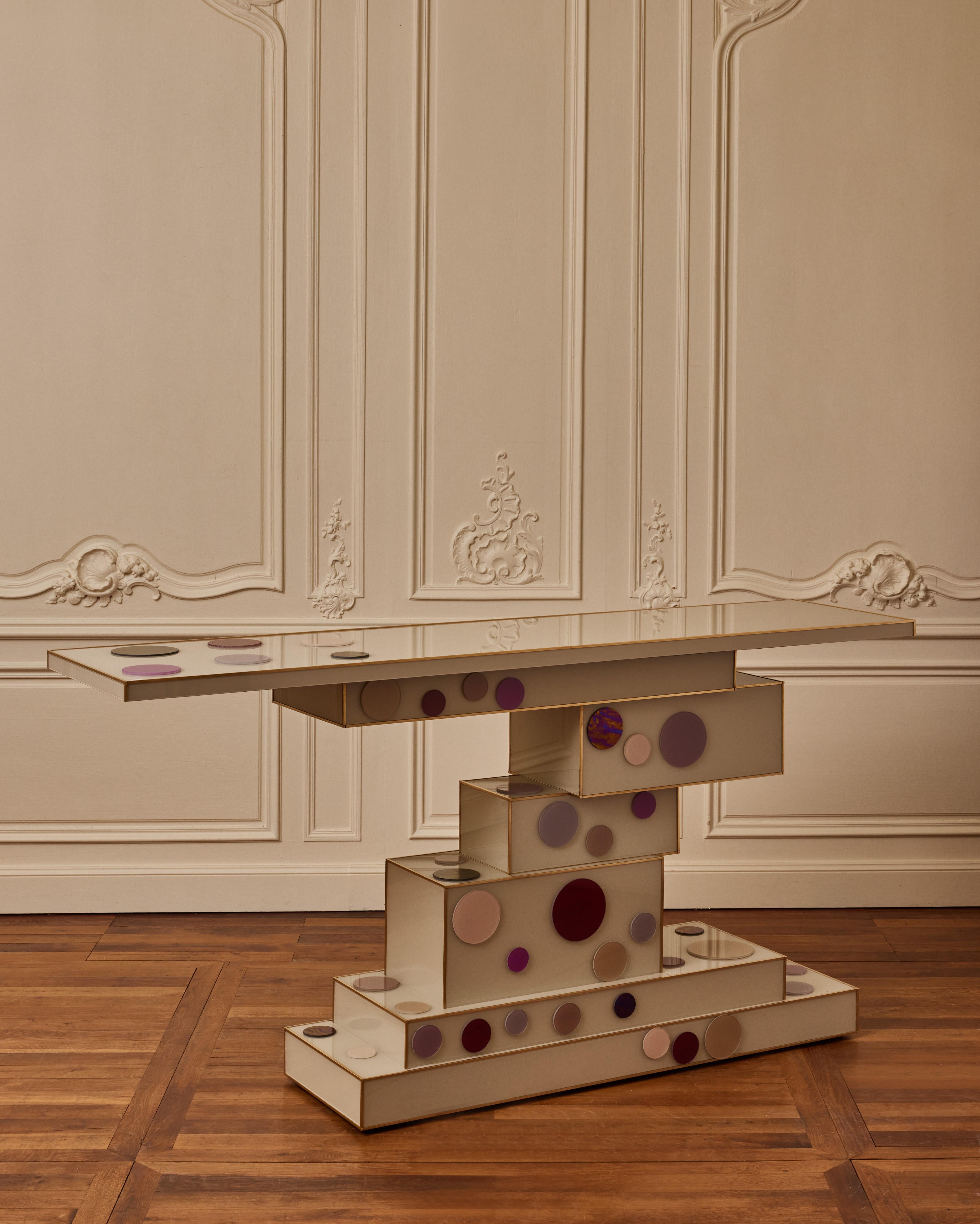 Destructured console in tainted mirrors.
Creation by Studio Glustin.