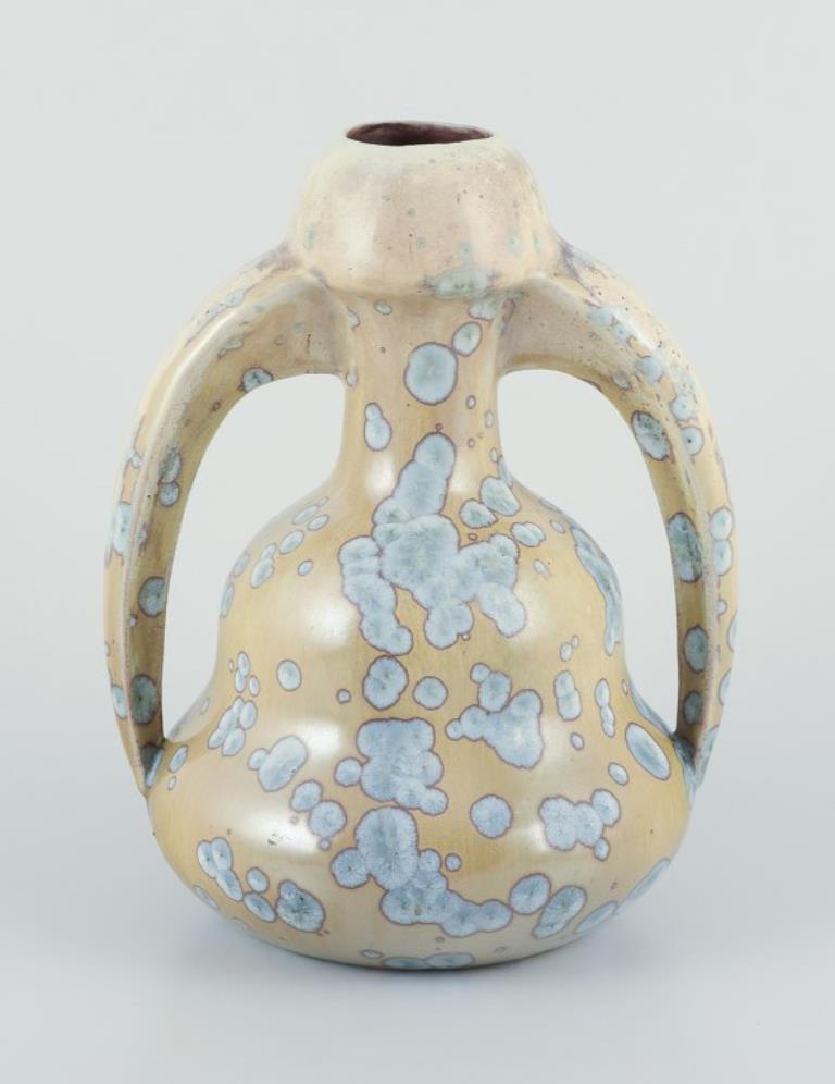 Smaltato Desvres Fourmaintraux Delassus, Francia. Vaso in ceramica Art Nouveau con manici. in vendita