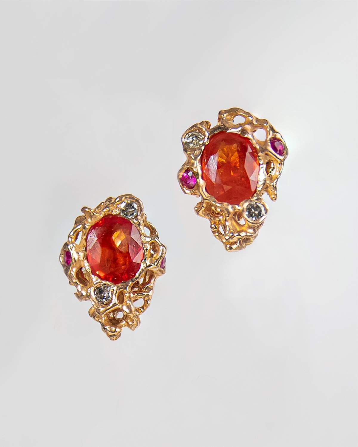 Abnehmbare Ohrringe aus 18 Karat Roségold mit Türkis, Orange, Saphir, Rubin und Diamant im Zustand „Neu“ im Angebot in London, GB