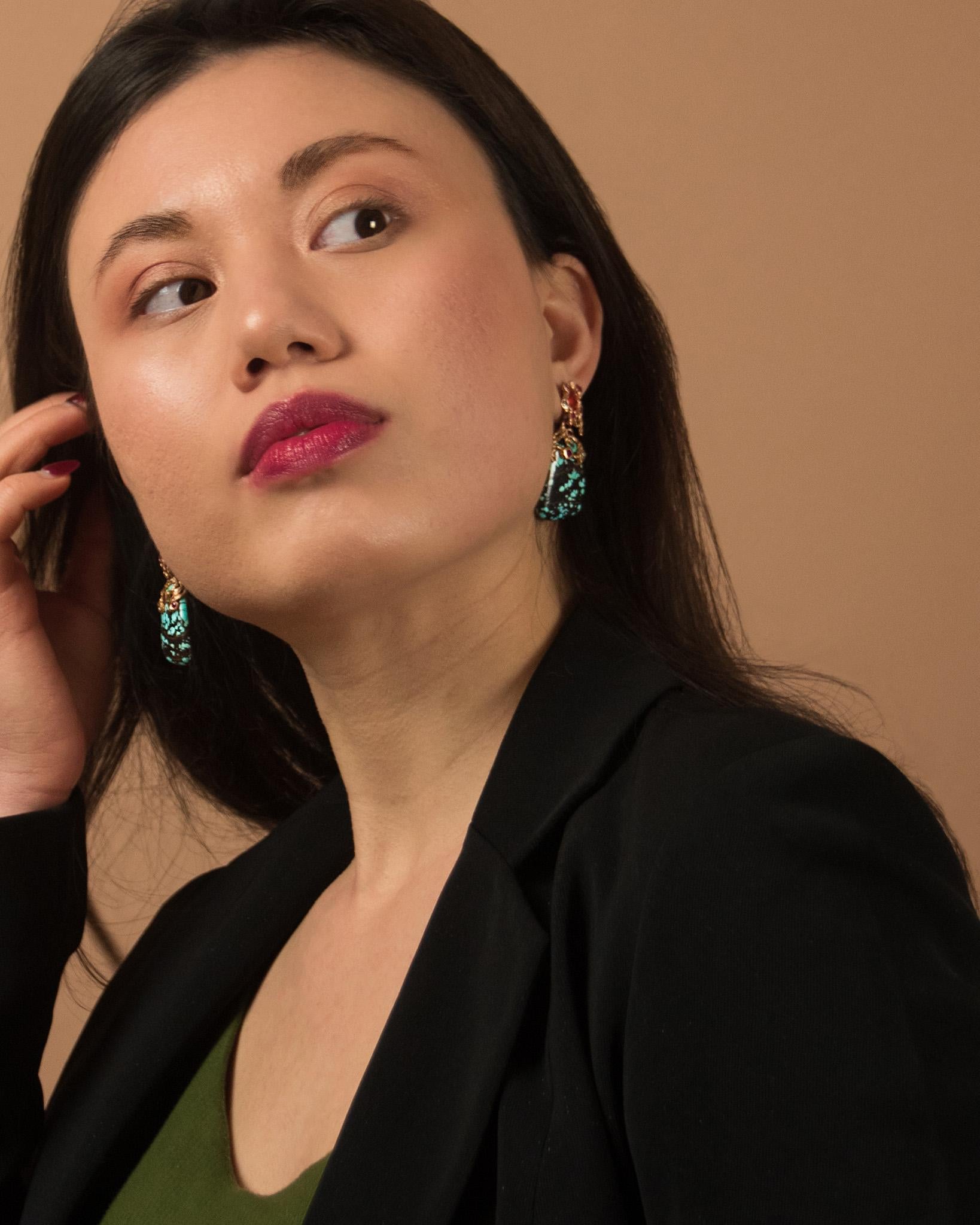 These detachable earrings are crafted by Tvrrini as part of its Lava series. Inspired by the volcano that impacted Atlantis, this design features a versatile way of styling as sculptural details are visible at all angles. The drop earrings convey a