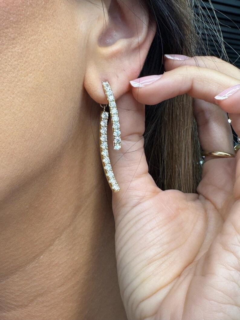 Contemporain Boucles d'oreilles pendantes détachables en or jaune 14 carats avec diamants courbes en vente