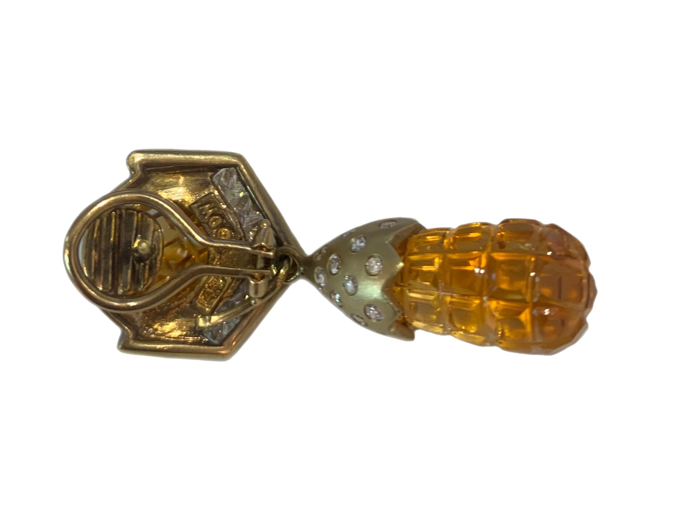 -Mint condition, detachable earrings

-18k Yellow Gold

-Length: 1.8”

-Citrine: 28ct

-Diamonds: 3.6ct, VS/F

-Retail:$ 9500