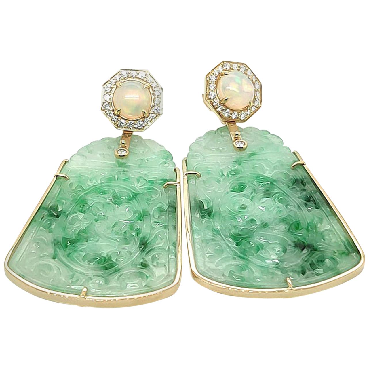 Opal Earring with Diamonds & Carved Jade in 18K Yellow Gold, from 'G-One' Collection

Gemstone Weight: -OP 2.30 Carats. 

Diamond: G-H / VS, Approx Wt: O.67 Carats.